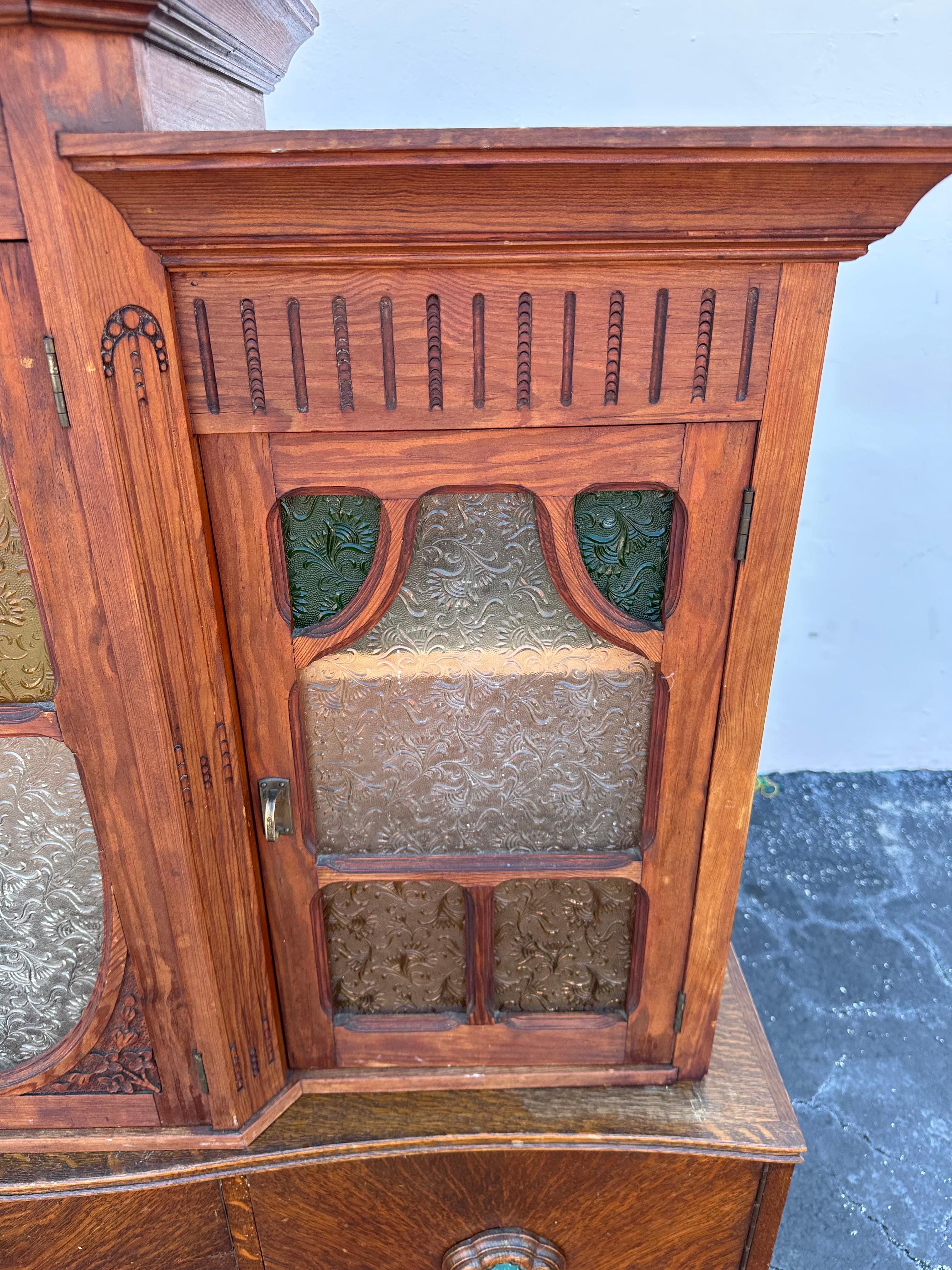 Art Carved Wood Stained Yellow Green Glass Mini Sideboard Hutch im Angebot 4
