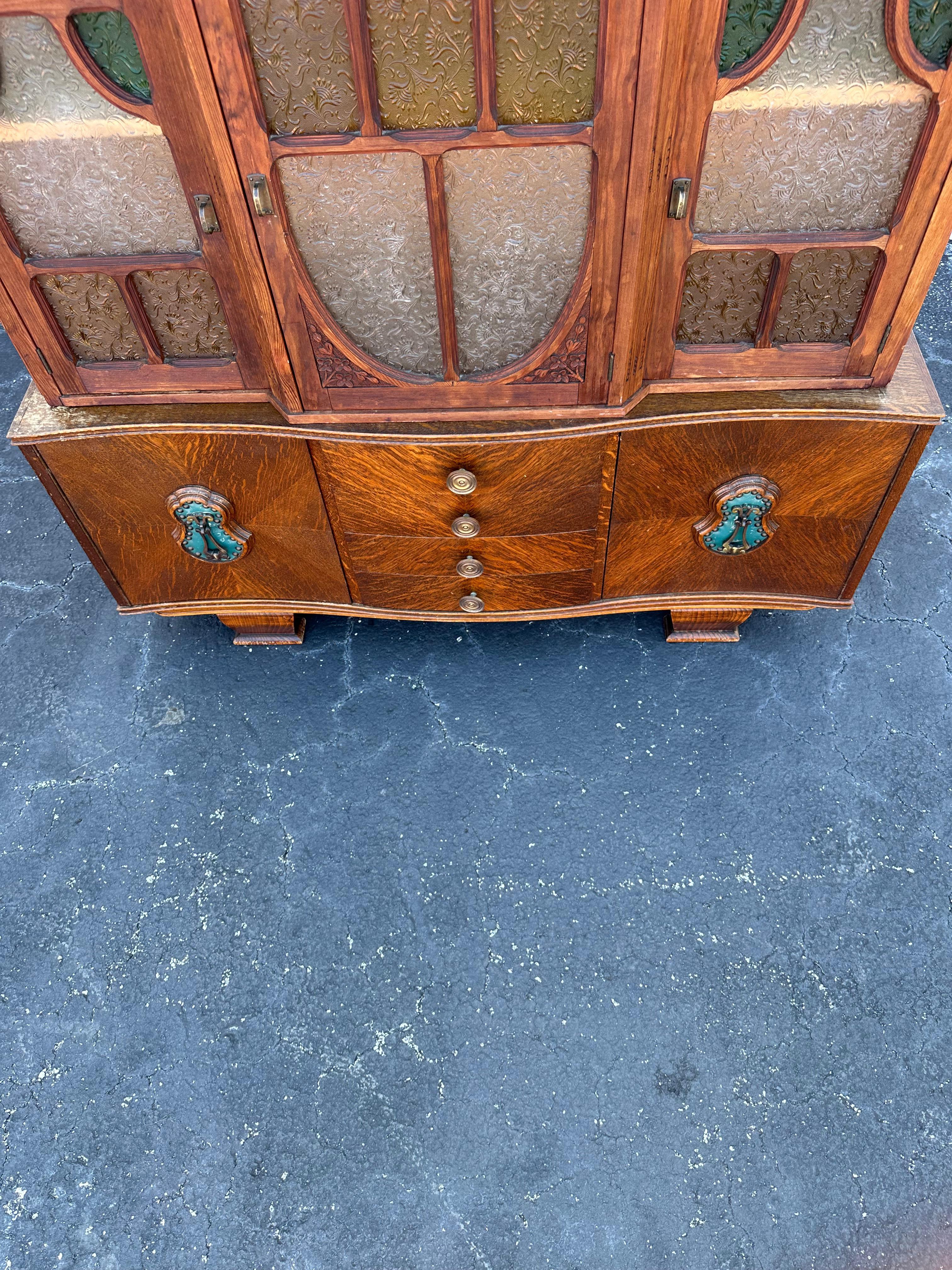 Art Carved Wood Stained Yellow Green Glass Mini Sideboard Hutch im Angebot 5