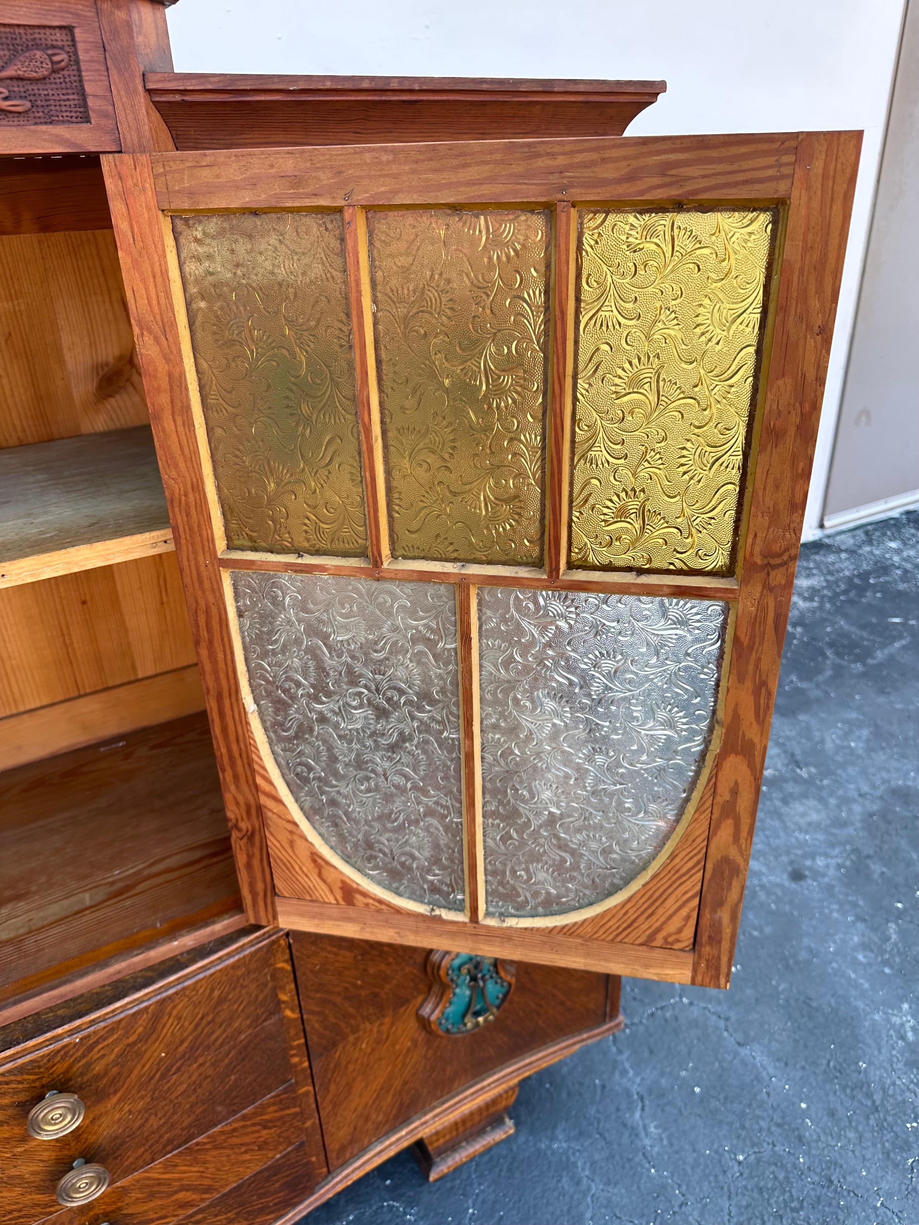 Art Carved Wood Stained Yellow Green Glass Mini Sideboard Hutch im Angebot 1