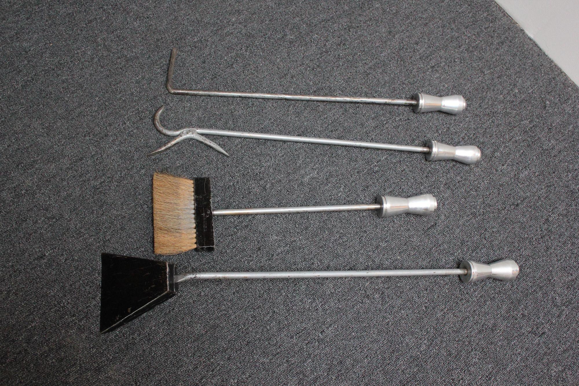 Feuerwerkzeuge aus Aluminiumguss, Bakelit und Stahl im Art déco-Stil (Mitte des 20. Jahrhunderts) im Angebot
