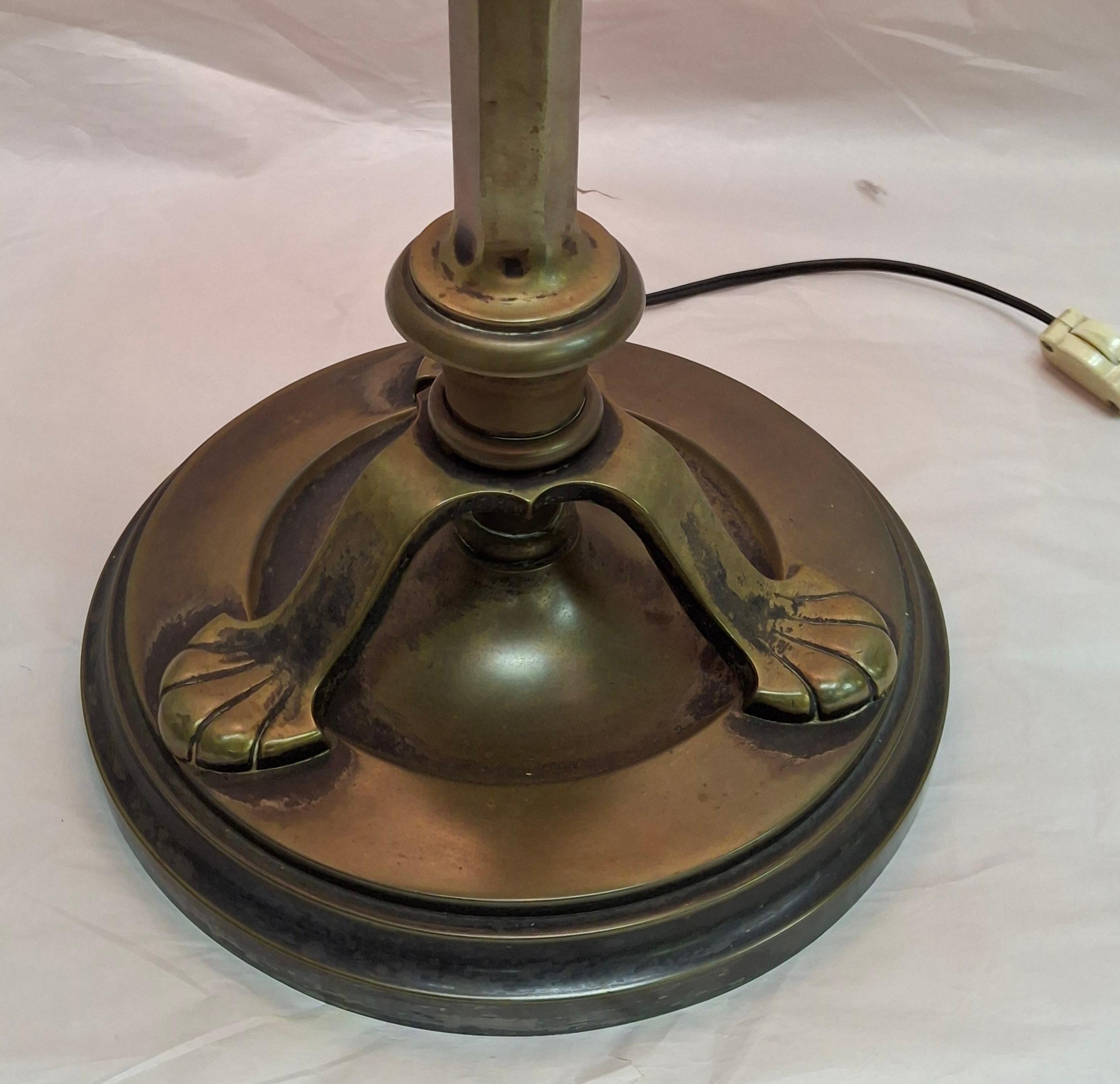 Art Deco Cast Bronze 4-Socket Table Lamp w/ Glass Taxidermy Butterfly Lamp Shade In Good Condition For Sale In Germantown, MD