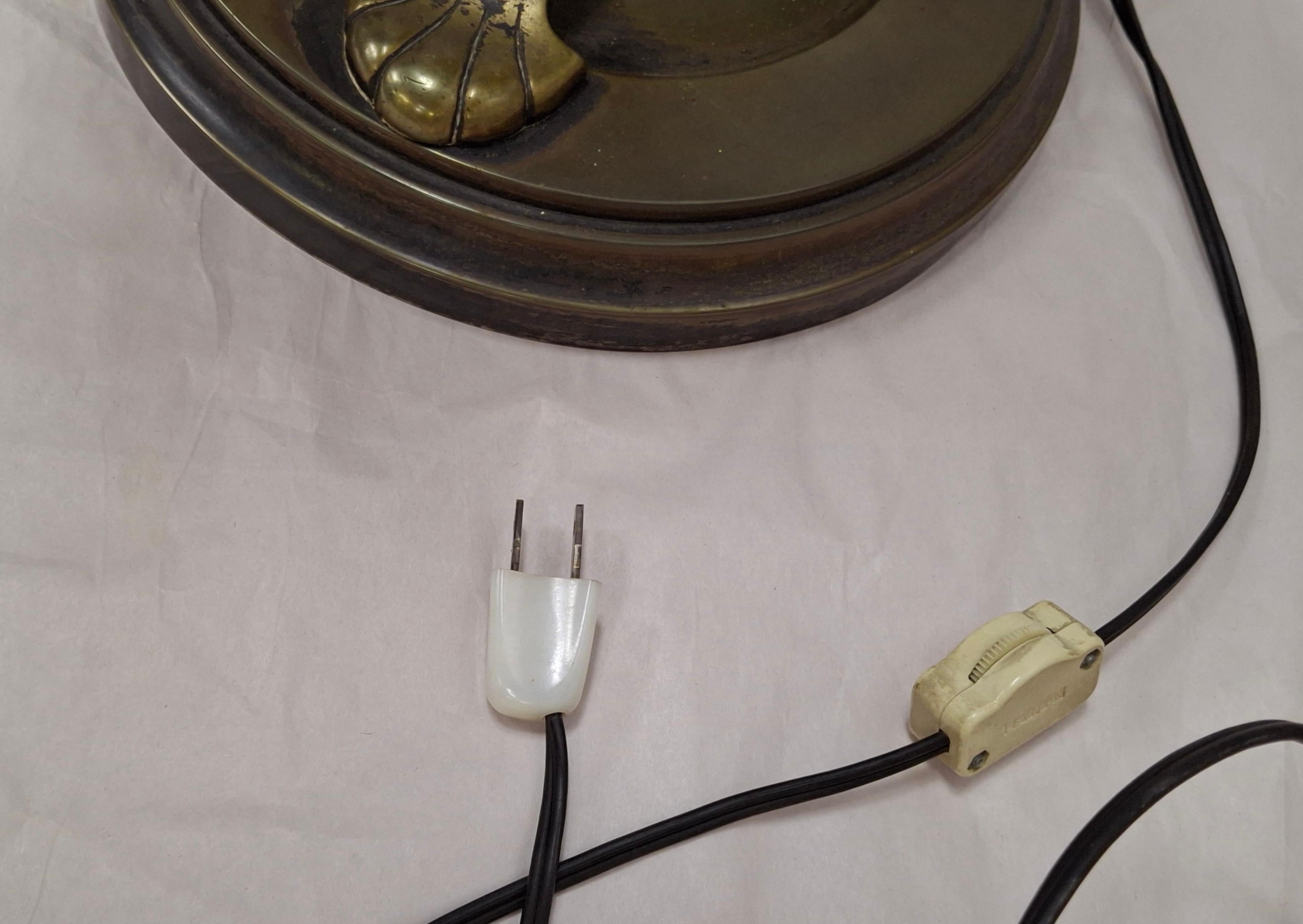 Art Deco Cast Bronze 4-Socket Table Lamp w/ Glass Taxidermy Butterfly Lamp Shade For Sale 2