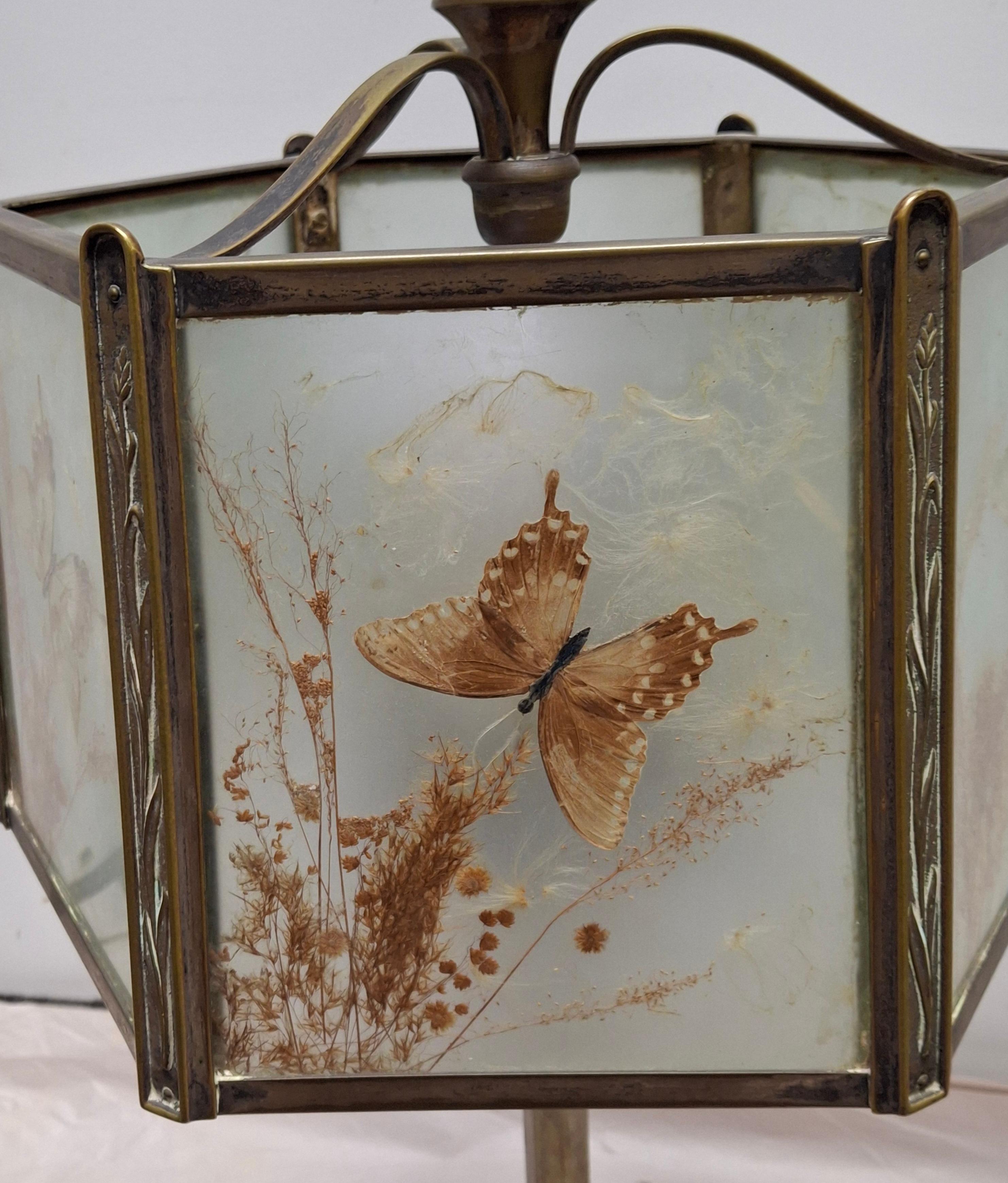 Art Deco Cast Bronze 4-Socket Table Lamp w/ Glass Taxidermy Butterfly Lamp Shade For Sale 3