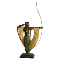 Figura di arciere in bronzo fuso Art Deco su base di marmo C1930