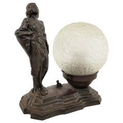 Lampe de table Art déco en fonte et bronze patiné avec femme vêtue et abat-jour d'origine