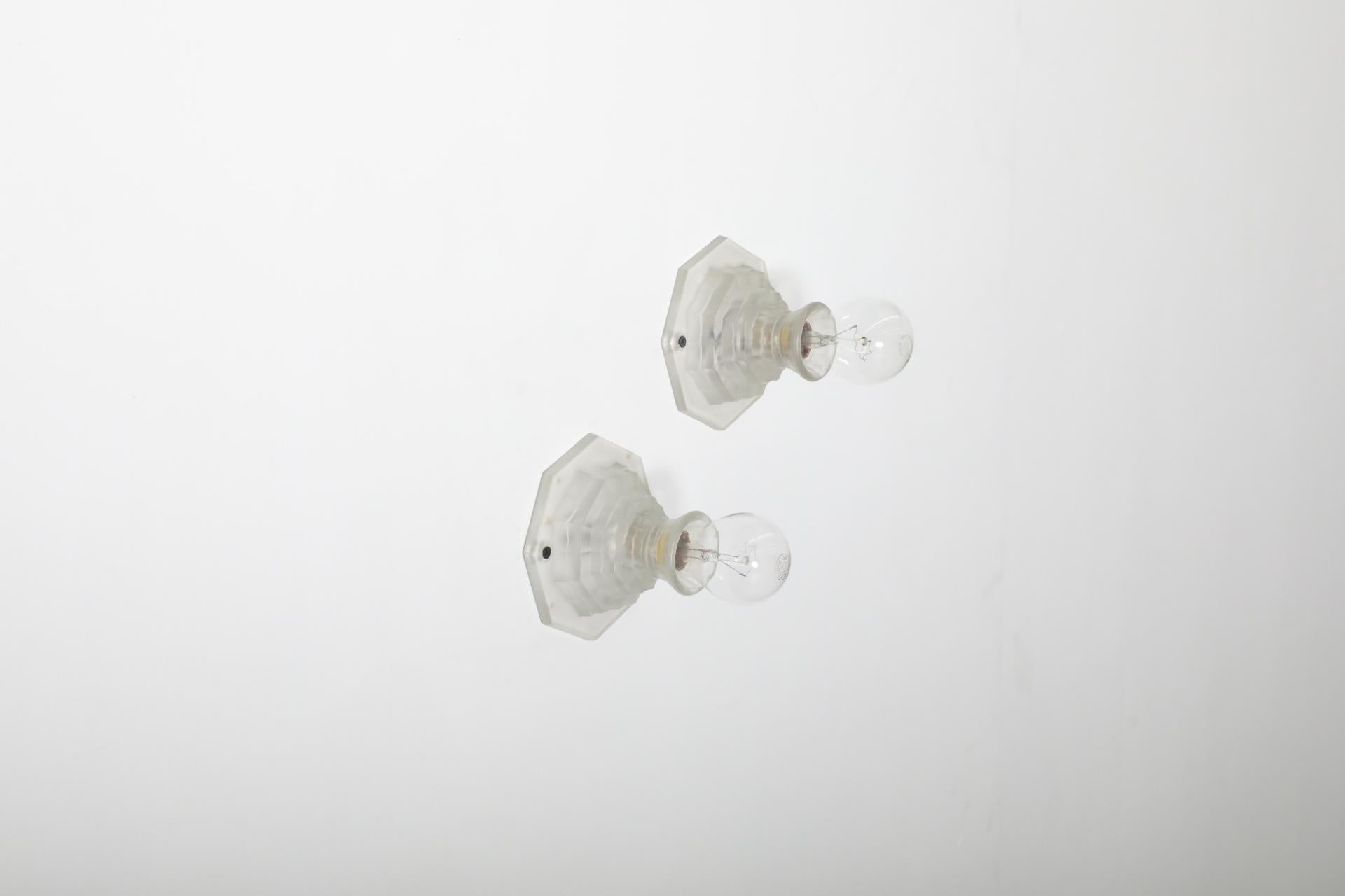 Supporti per prese di corrente in vetro fuso in stile Art Déco per parete o soffitto In condizioni buone in vendita a Los Angeles, CA