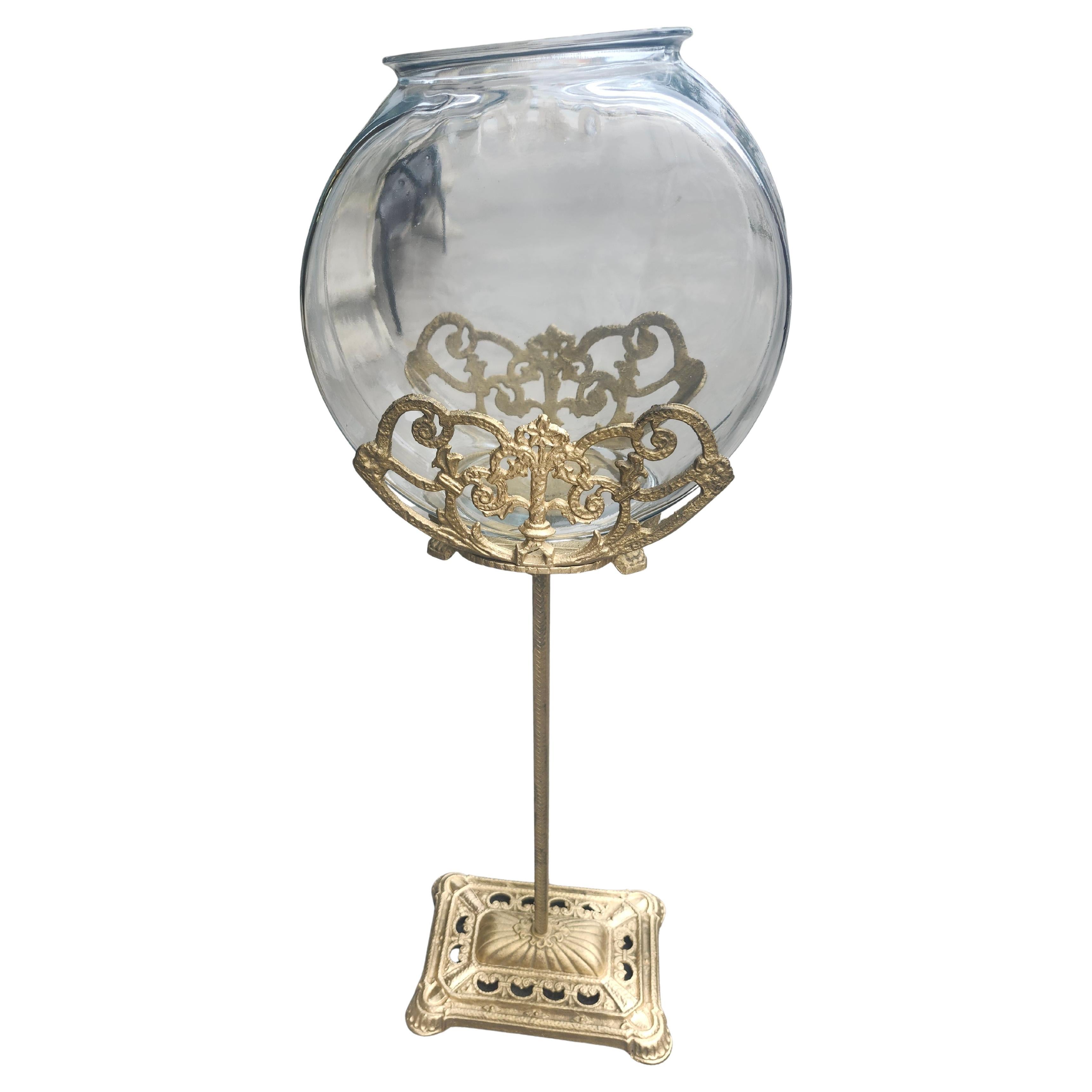 Art Deco Fischglasständer aus Gusseisen von 1930 mit Klarglasschale (amerikanisch) im Angebot
