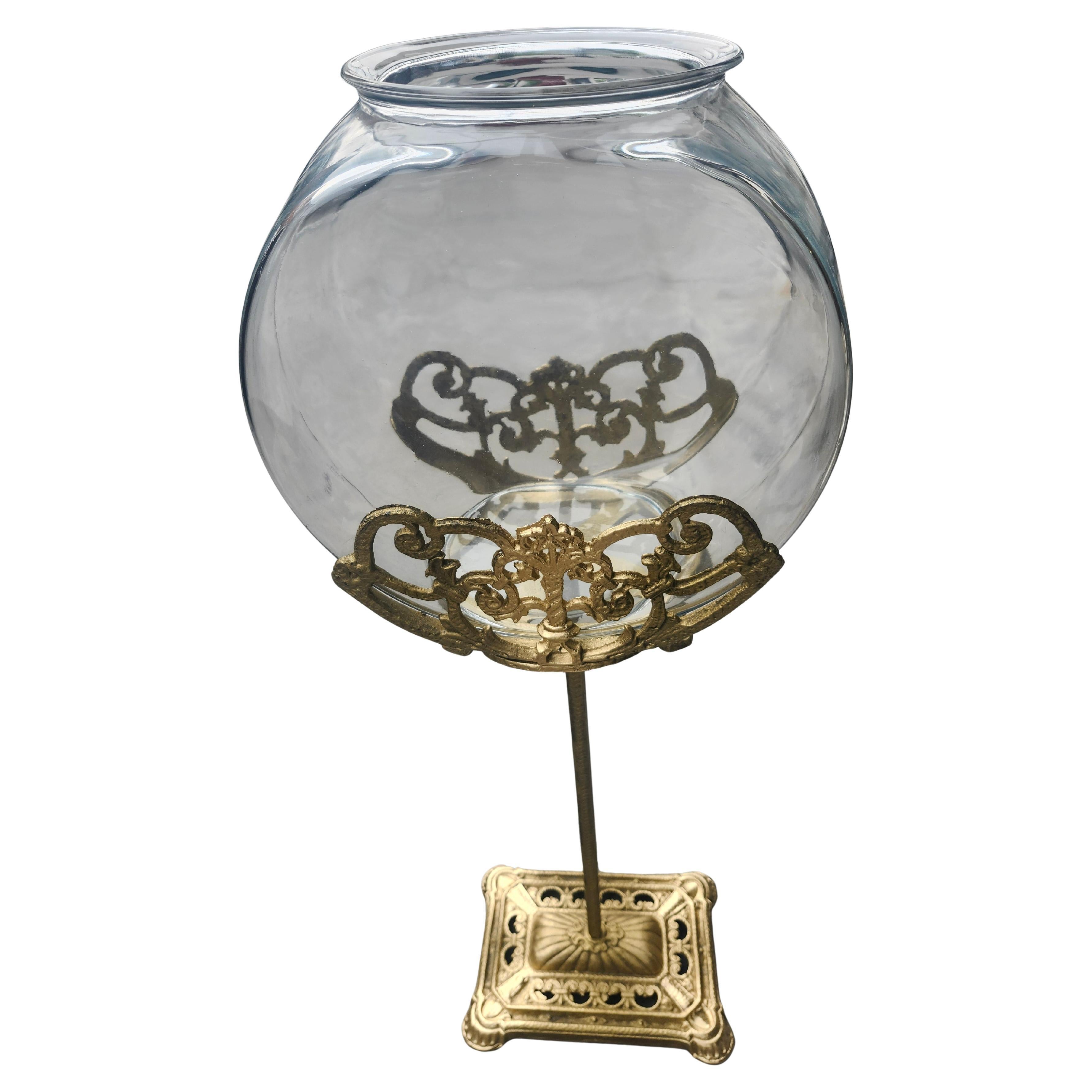 Art Deco Fischglasständer aus Gusseisen von 1930 mit Klarglasschale im Angebot