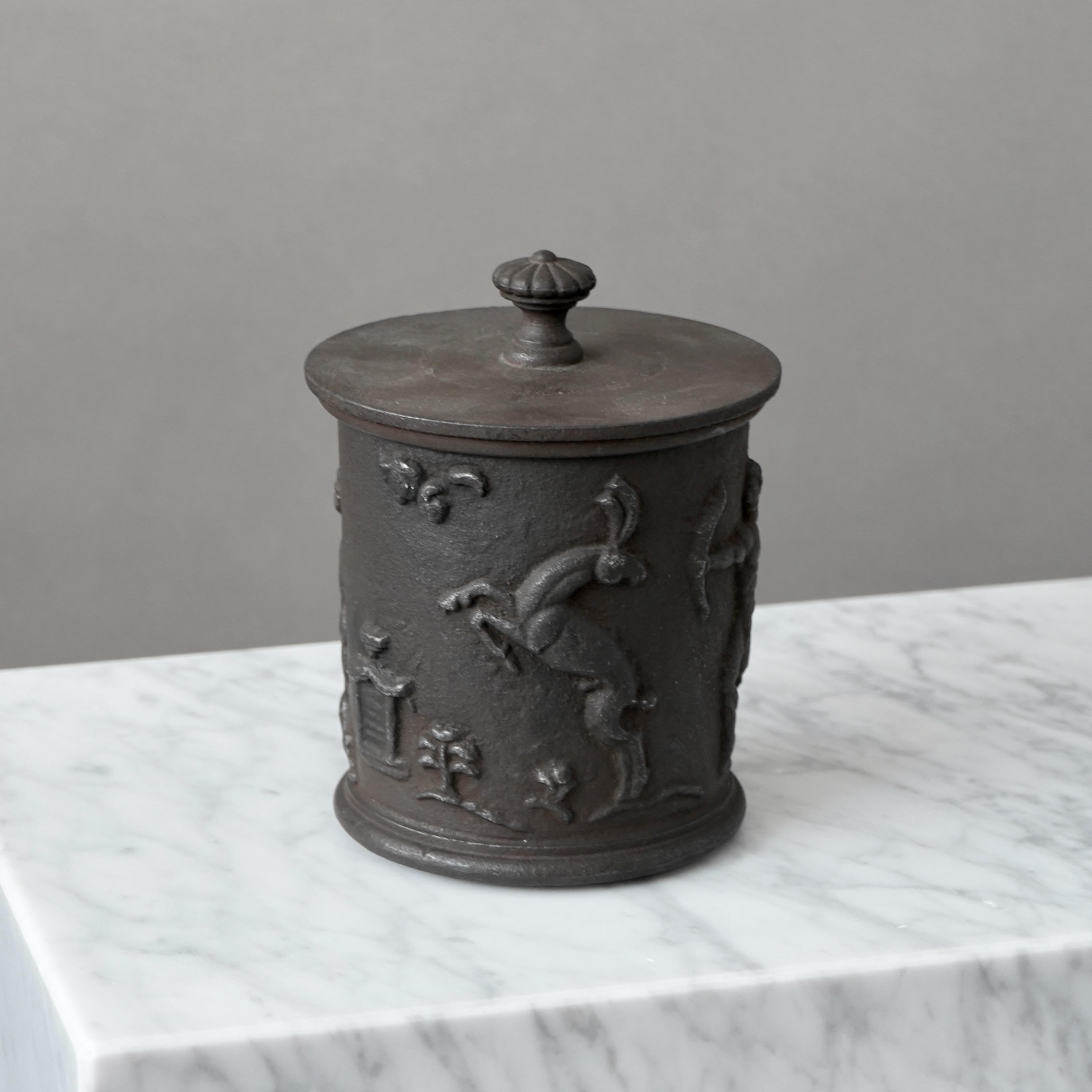 Art Deco Cast Iron Jar by Carl Elmberg, Nafveqvarns Bruk, Sweden, 1920s In Good Condition For Sale In Malmö, SE