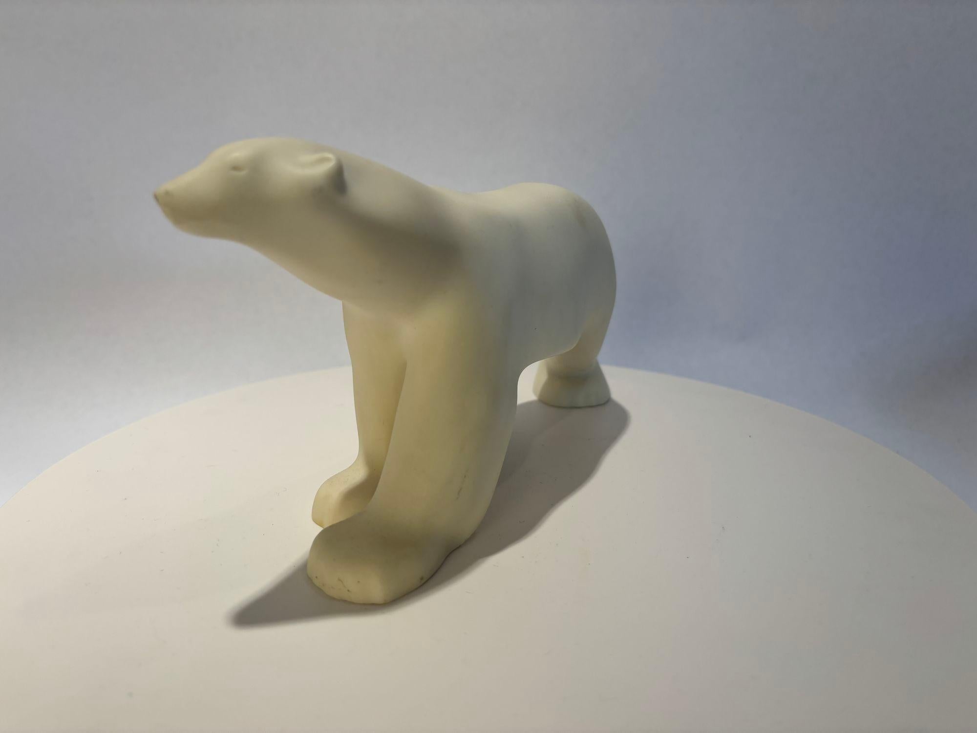 Minimalismo Scultura di orso polare bianco in resina Art Déco di Francois Pompon in vendita