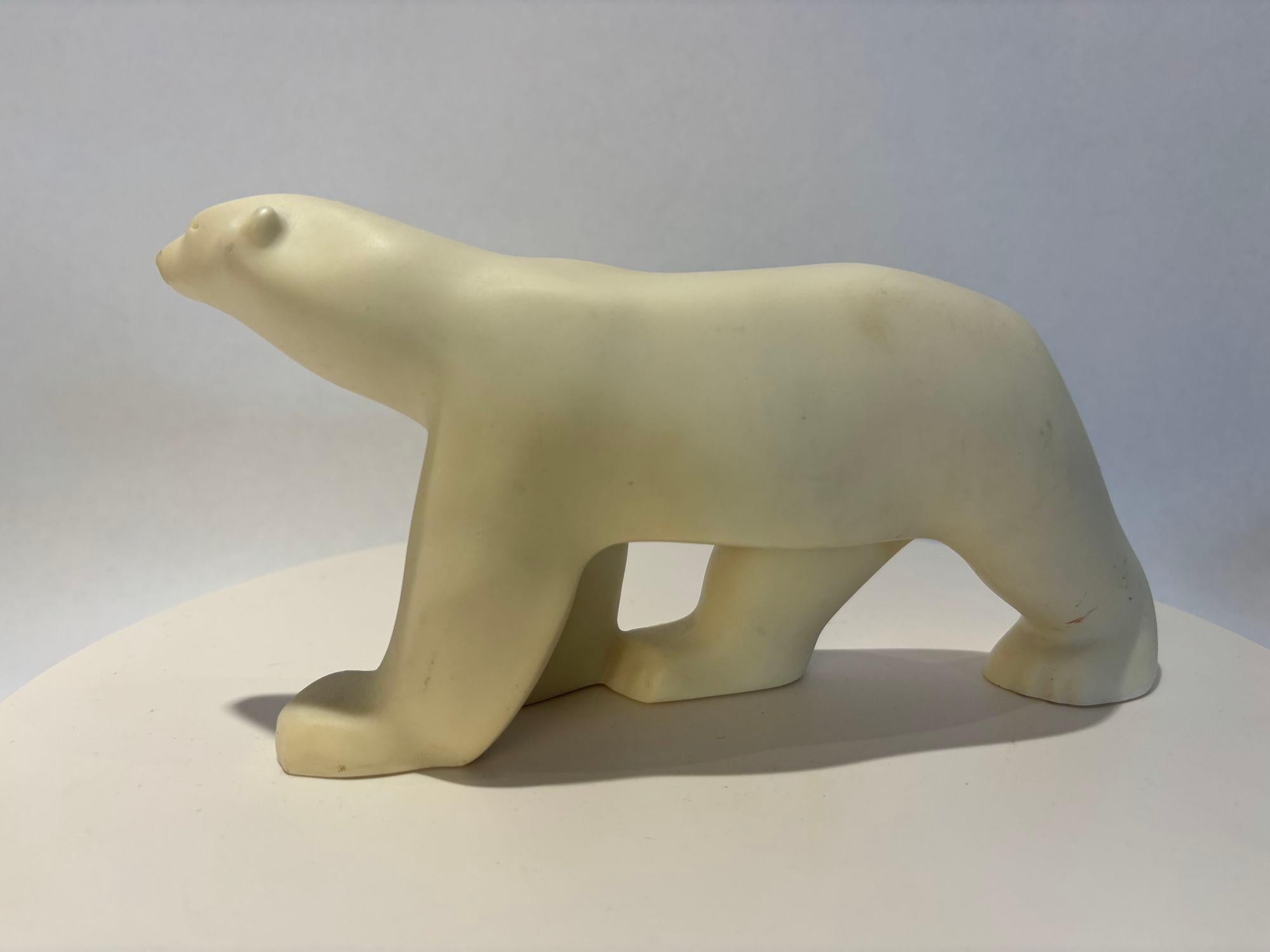 Francese Scultura di orso polare bianco in resina Art Déco di Francois Pompon in vendita