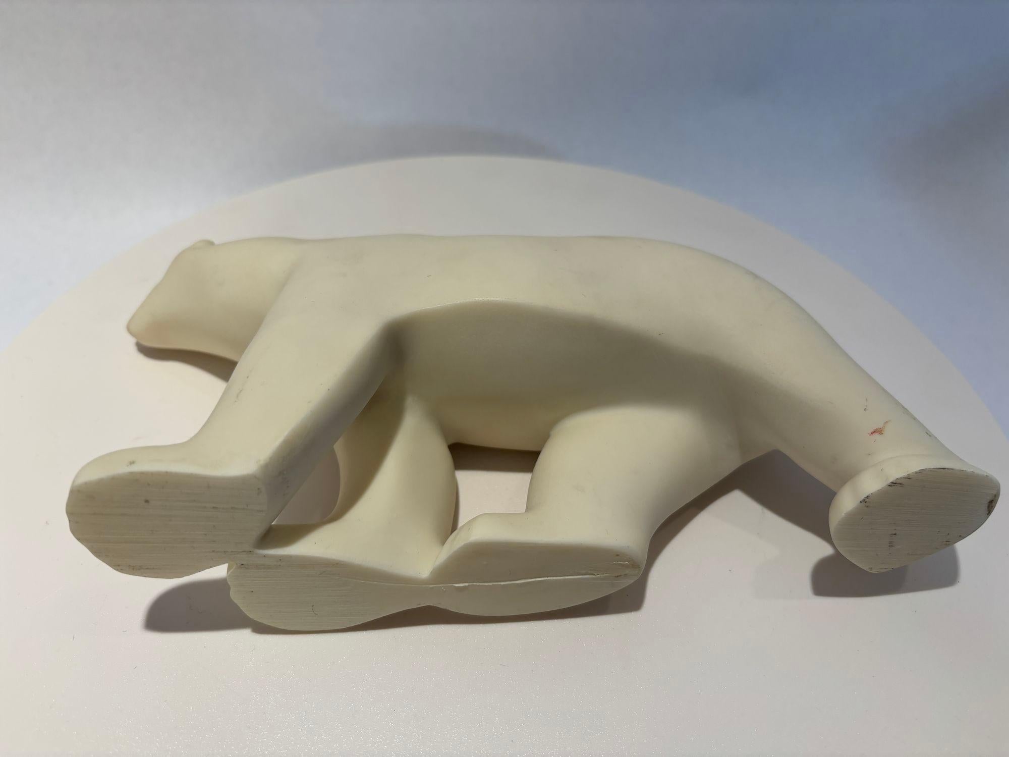 Scultura di orso polare bianco in resina Art Déco di Francois Pompon In condizioni buone in vendita a North Hollywood, CA