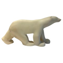 Escultura Art Decó de resina fundida de oso polar blanco según François Pompon