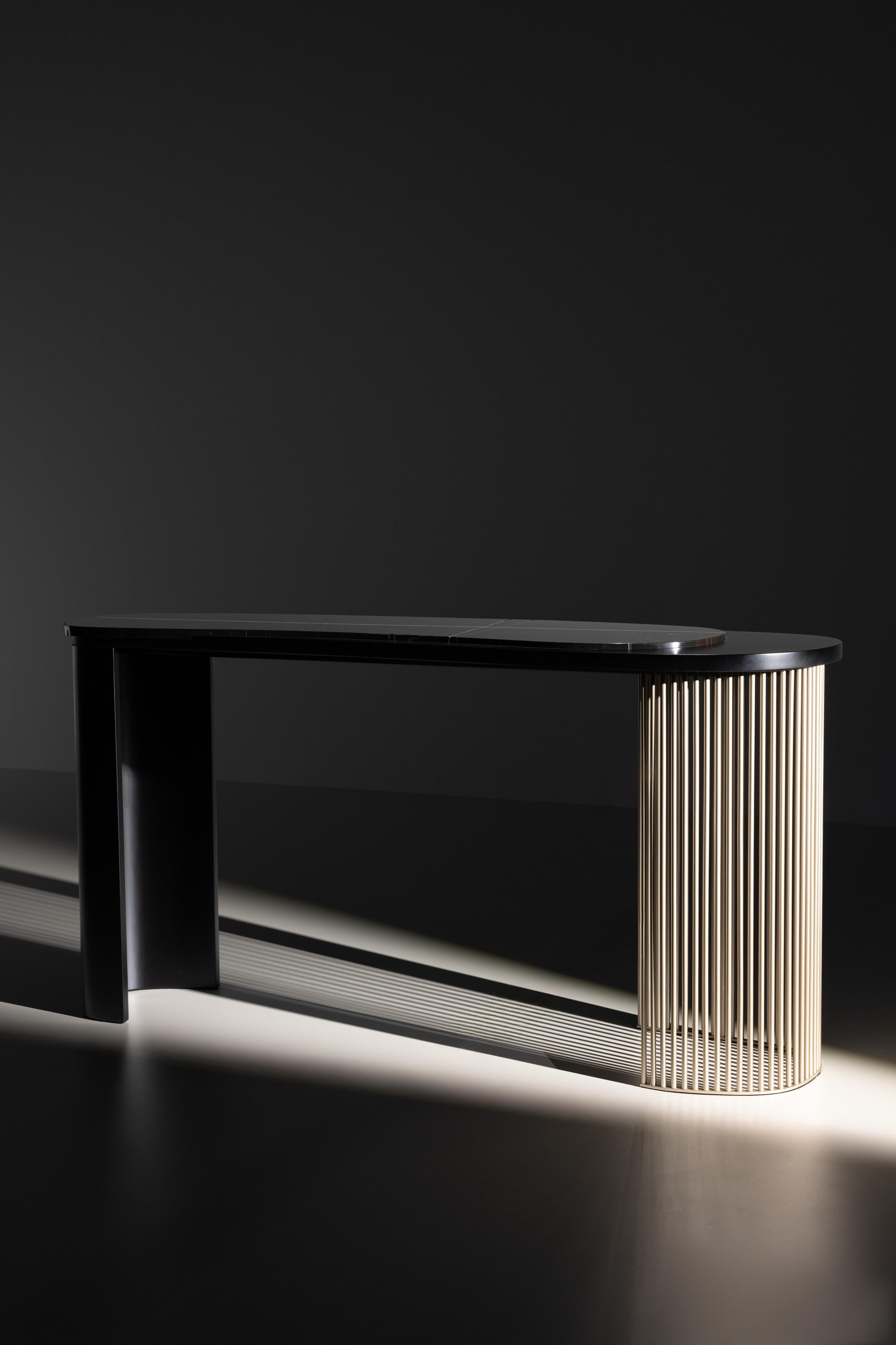 Art Deco Castelo Konsole, Contemporary Collection, handgefertigt in Portugal - Europa von Greenapple.

Der Marmorkonsolentisch Castelo ist eine Hommage an die historischen Schlösser Portugals und verkörpert deren zeitlose Grandeur und beständige