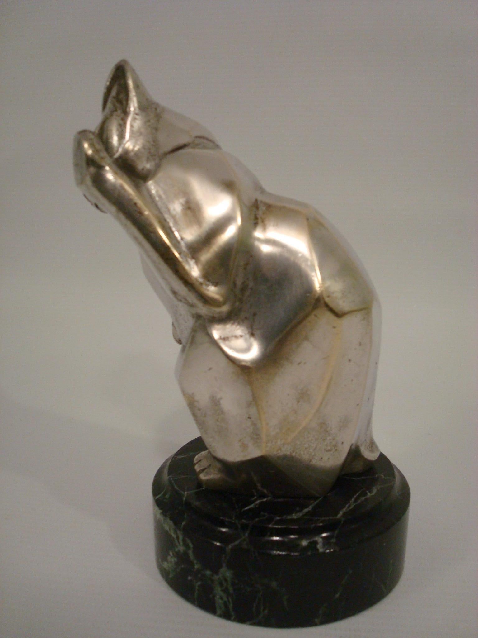 Art Deco Katze Skulptur Briefbeschwerer Versilbert Bronze. Signiert Rochard, Frankreich 1920 (Art déco) im Angebot
