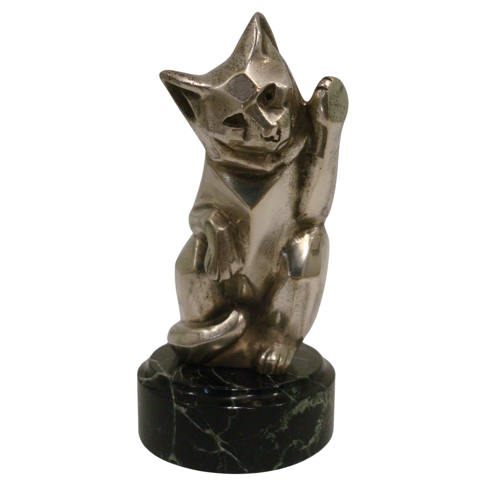 Sculpture de chat Art déco presse-papiers en bronze argenté. Signé Rochard, France 1920