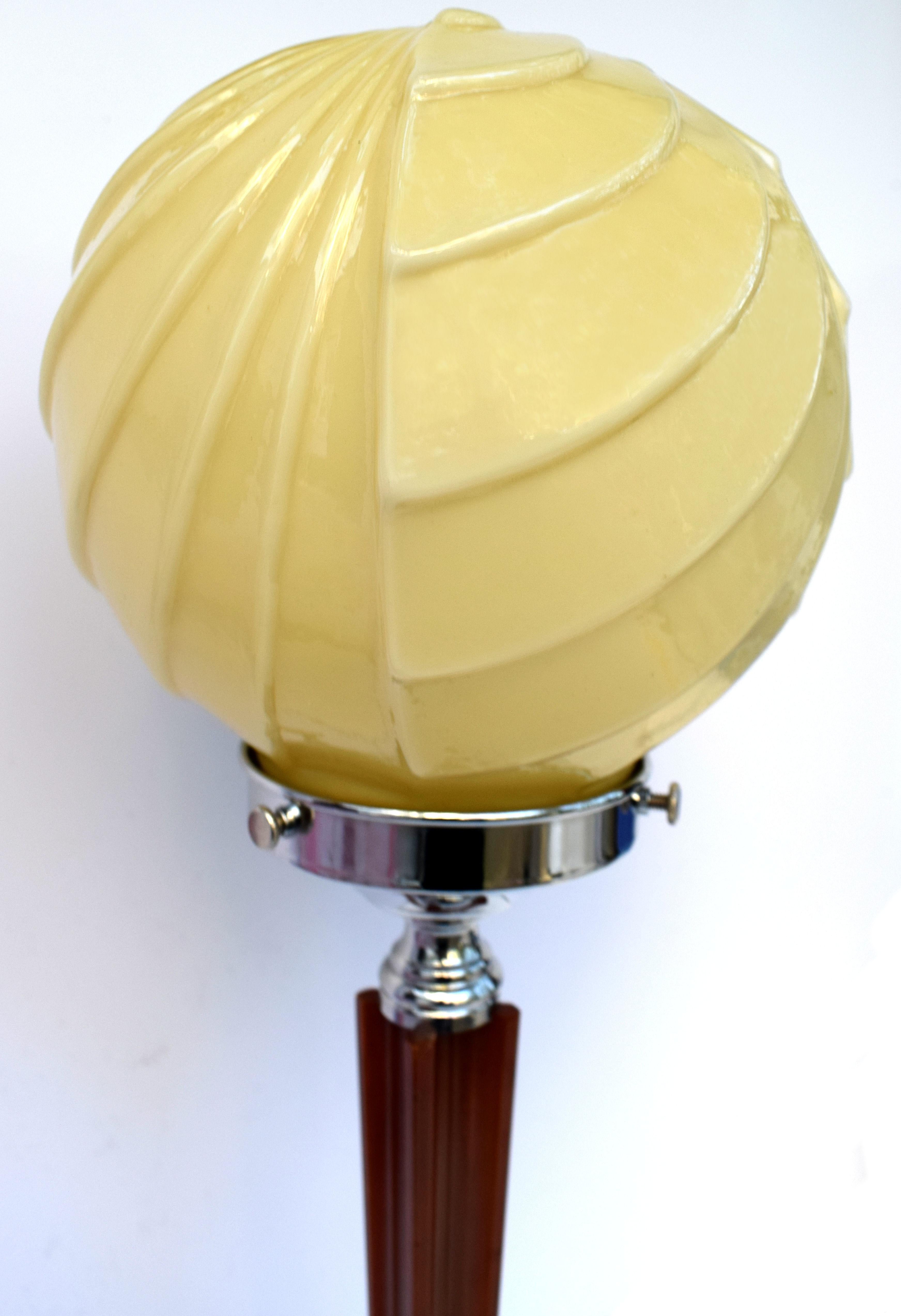 Art Deco Catalin Phenolic Bakelite Lamp, circa 1930s For Sale 2