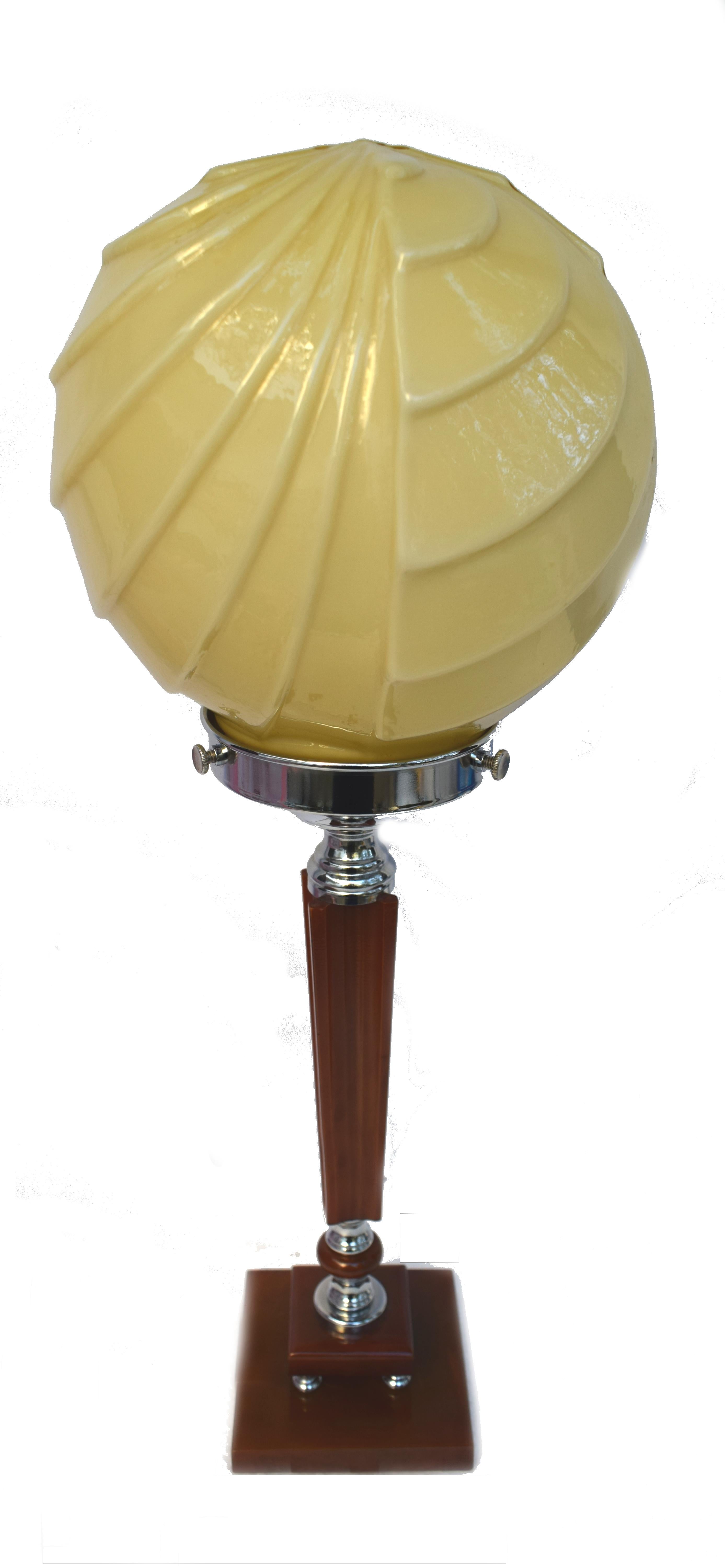 Art Deco Catalin Phenol Bakelit Lampe, ca. 1930er Jahre (20. Jahrhundert) im Angebot