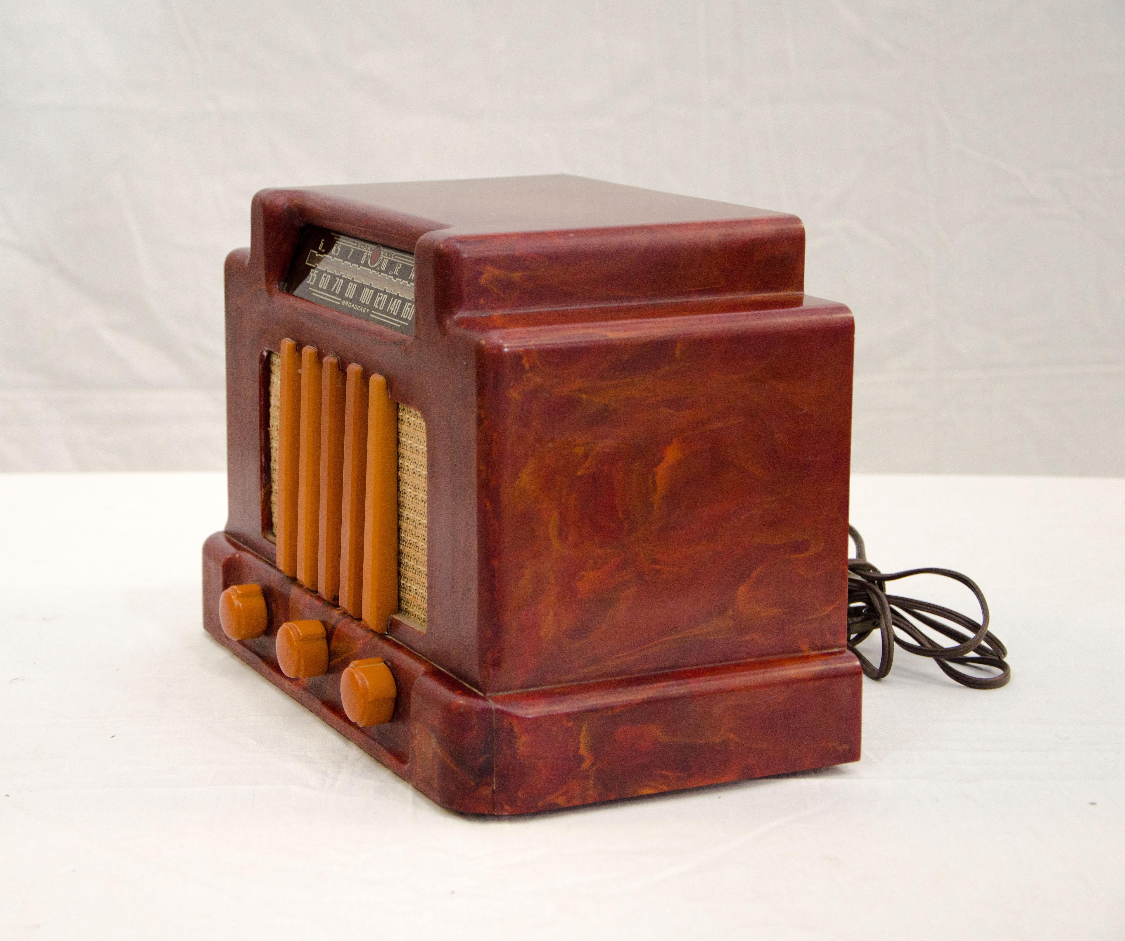 Art Deco Catalin Radio, Addison Model 5D In Good Condition For Sale In Crockett, CA