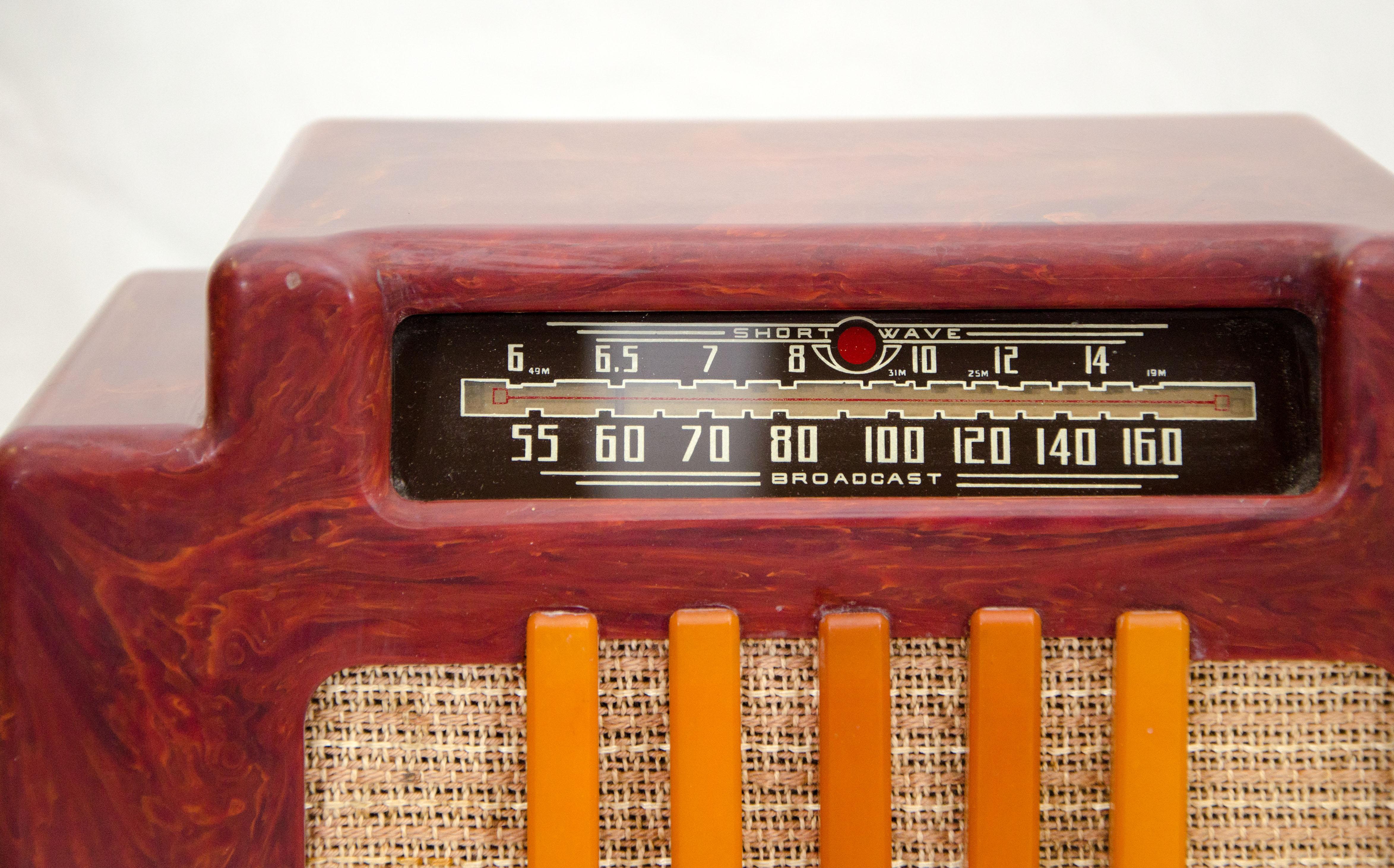 20th Century Art Deco Catalin Radio, Addison Model 5D For Sale