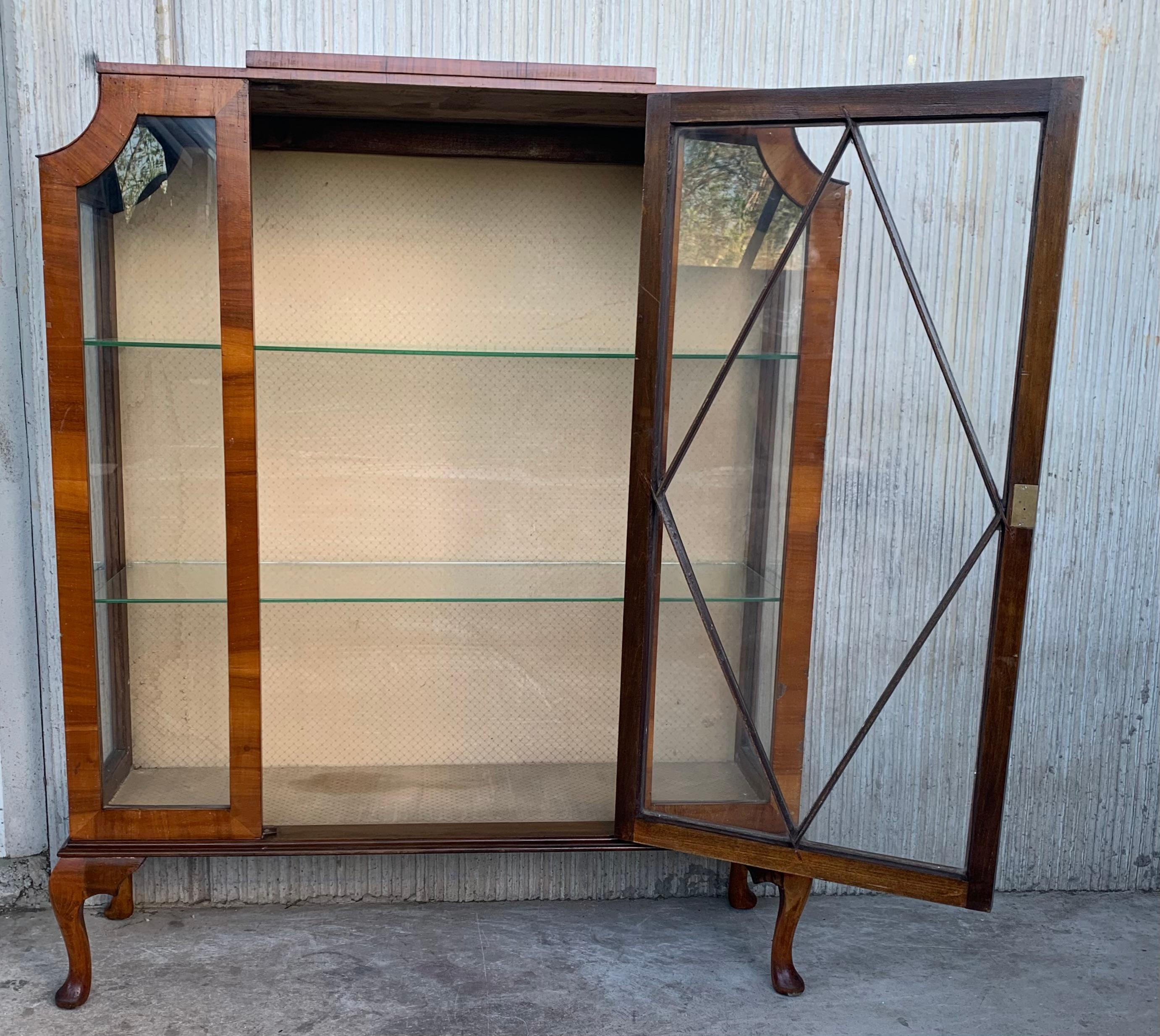 Art Deco Cathedral Display Cabinet with Cabriole Legs, Vitrine, circa 1930 For Sale 1