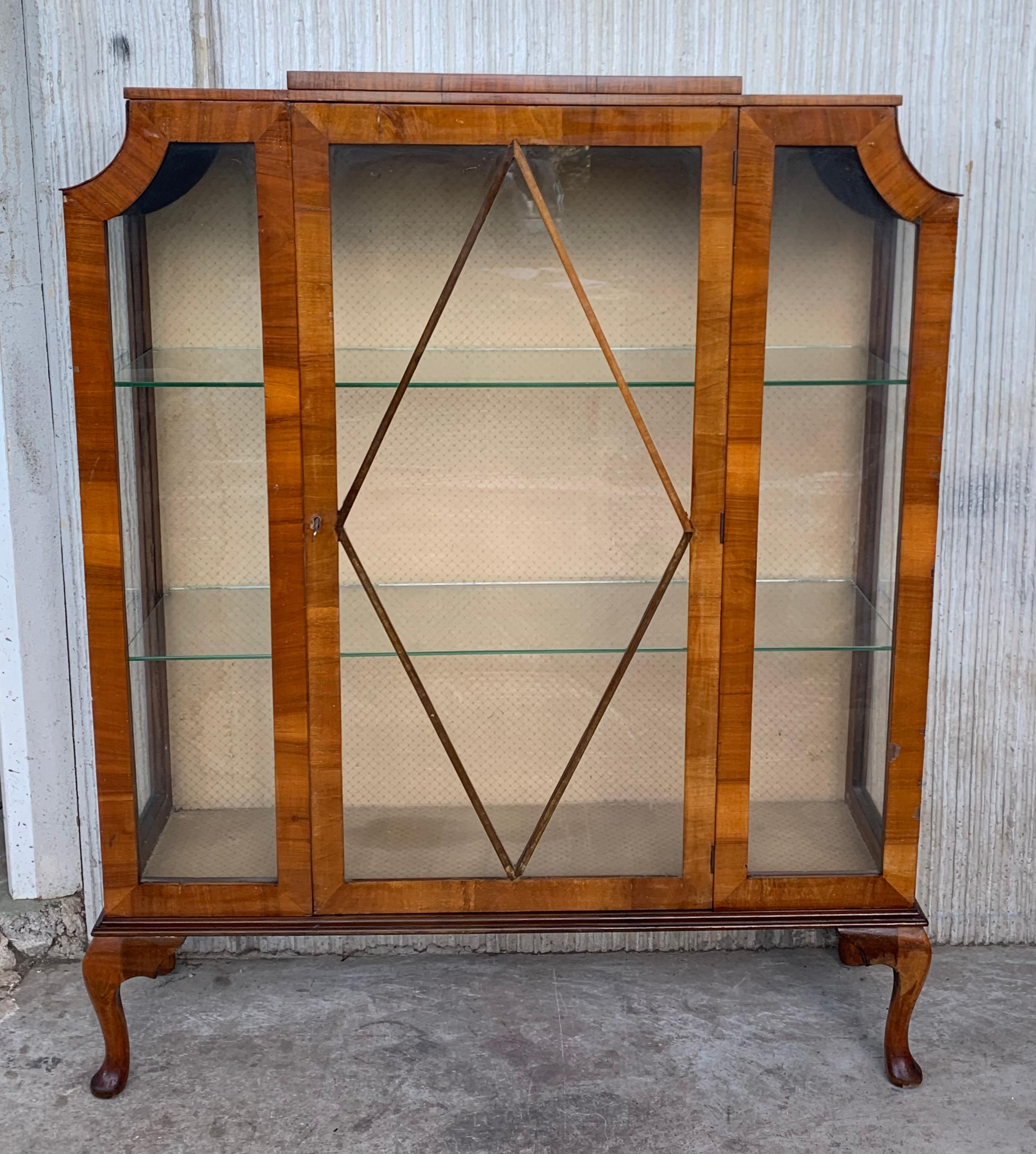 Superb 1930s Art Deco walnut cathedral display cabinet. Gorgeous mid to light tone walnut veneers, still with original working key and two glass shelves. Generously spaced interior, still with its original silk lined backing which is a champagne