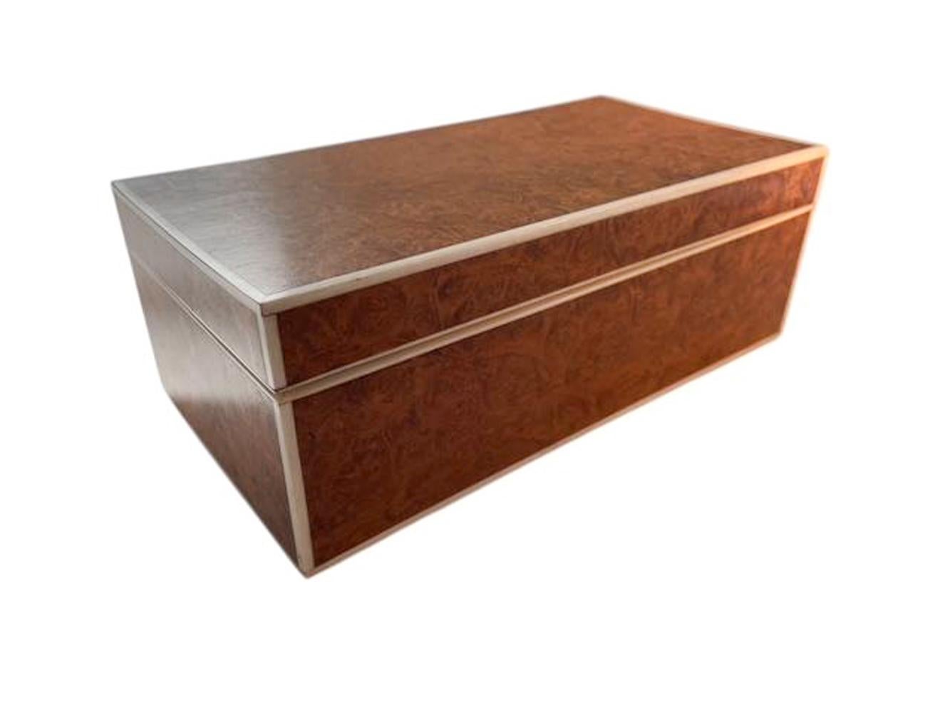 Caja de cigarrillos Art Decó de cedro forrado de madera de Amboyna Inglés en venta