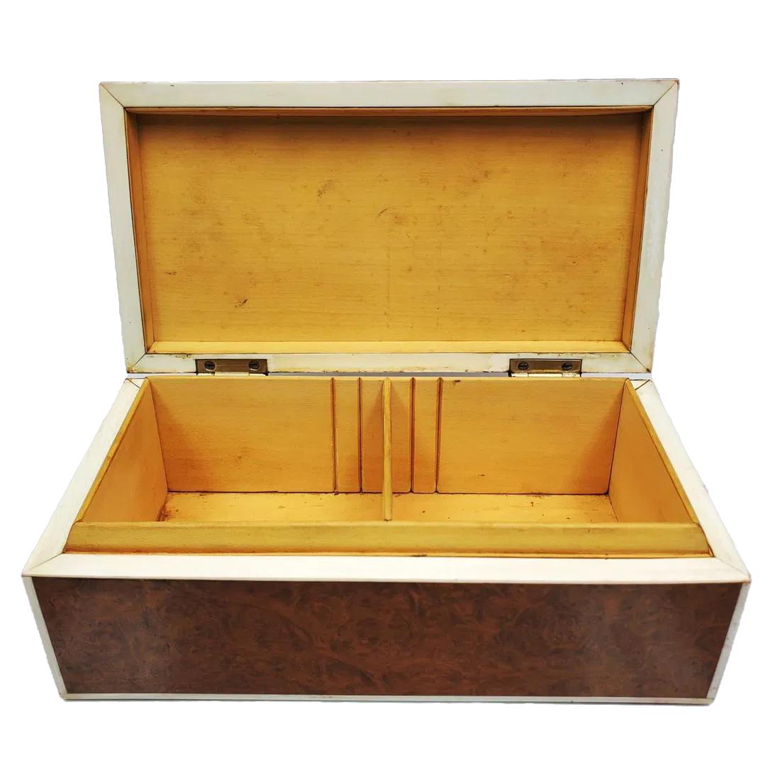 Caja de cigarrillos Art Decó de cedro forrado de madera de Amboyna en venta 1