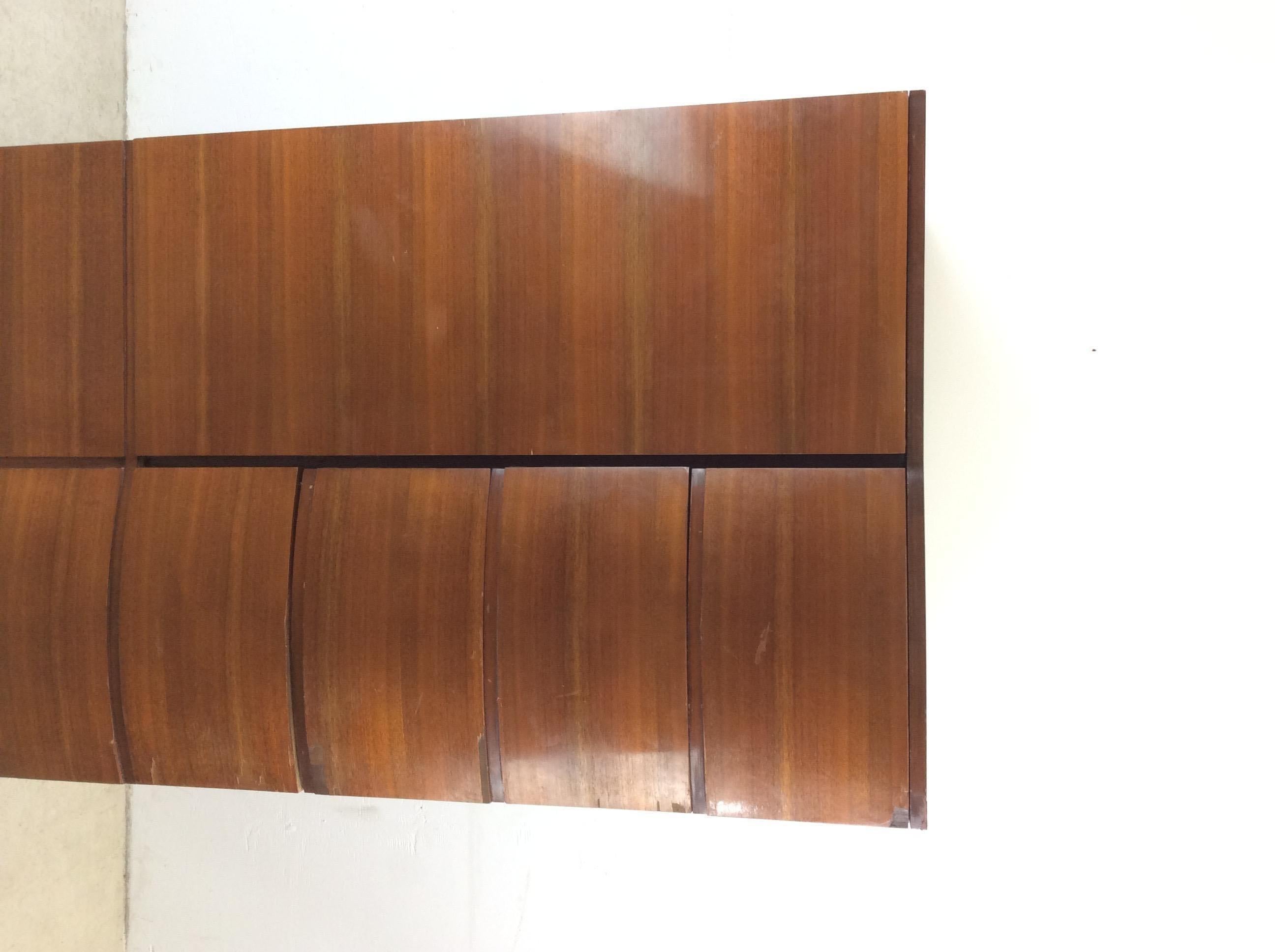 Placage Armoire Art Déco avec 4 tiroirs en vente