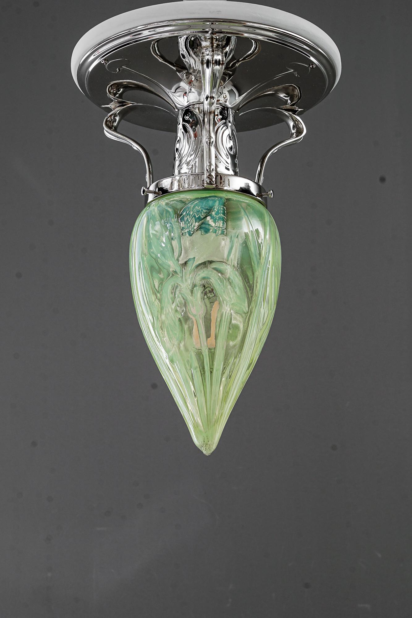 Plafonnier Art Déco alpaga ( métal blanc ) avec verre opalin ancien 1920s

