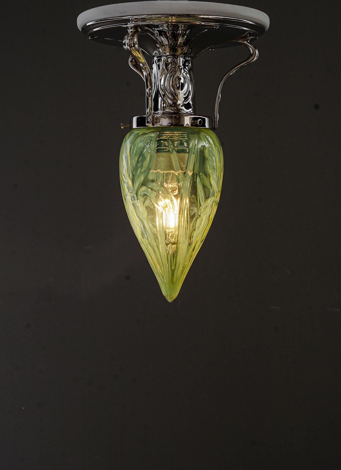 Plafonnier Art Déco alpaga ( métal blanc ) avec verre opalin ancien 1920s Bon état - En vente à Wien, AT