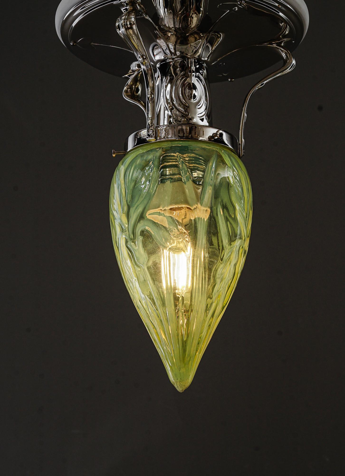 Début du 20ème siècle Plafonnier Art Déco alpaga ( métal blanc ) avec verre opalin ancien 1920s en vente