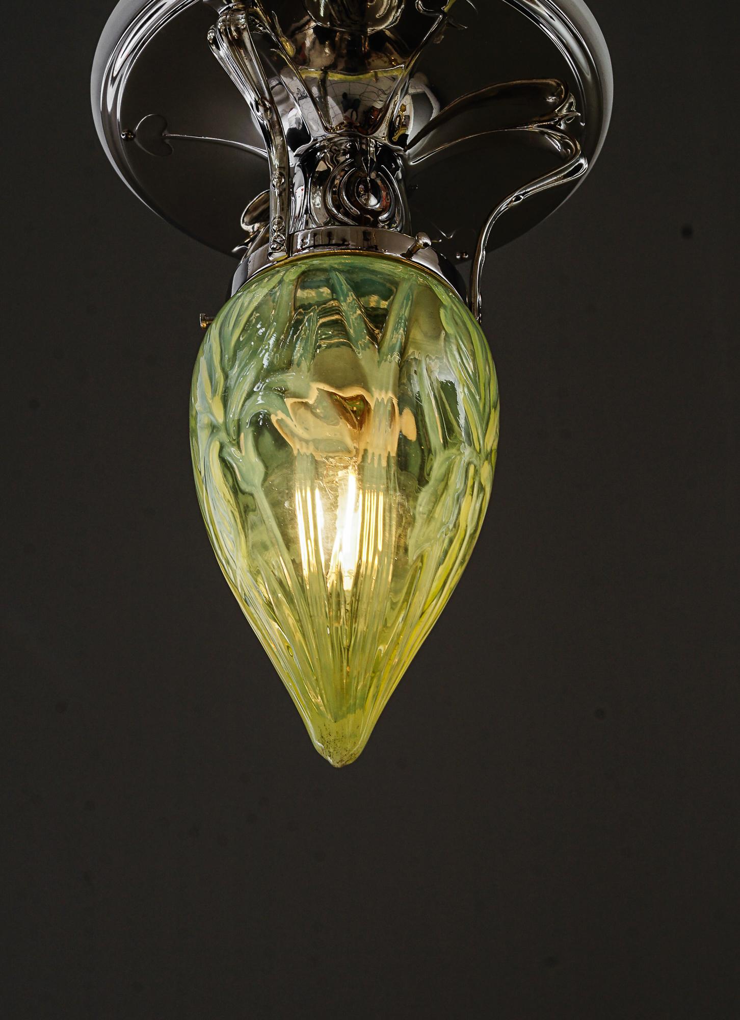 Plafonnier Art Déco alpaga ( métal blanc ) avec verre opalin ancien 1920s en vente 1