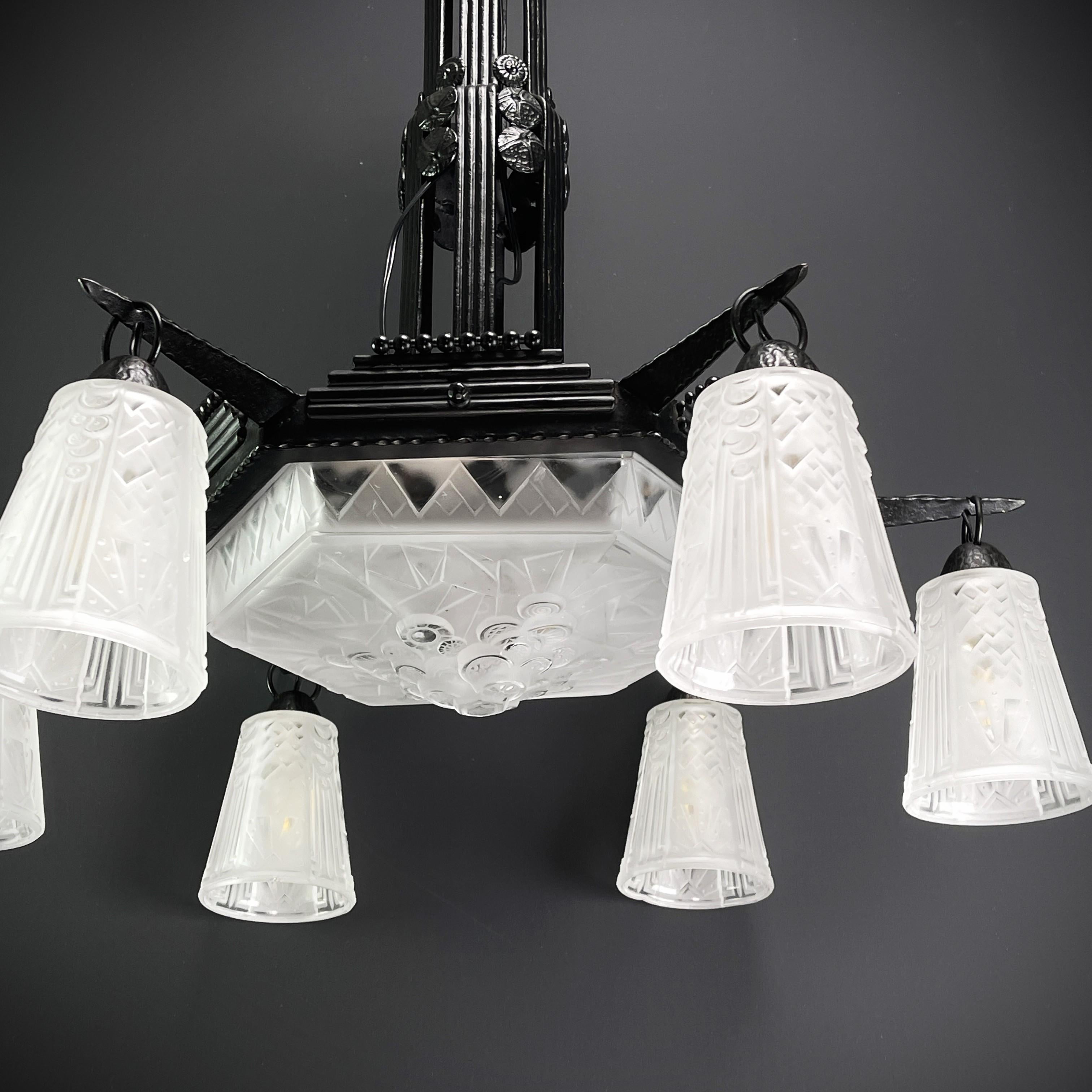 Art Deco Ceiling Lamp by Muller Freres, Luneville and wrought iron by jag, 1930s In Good Condition For Sale In Saarburg, RP