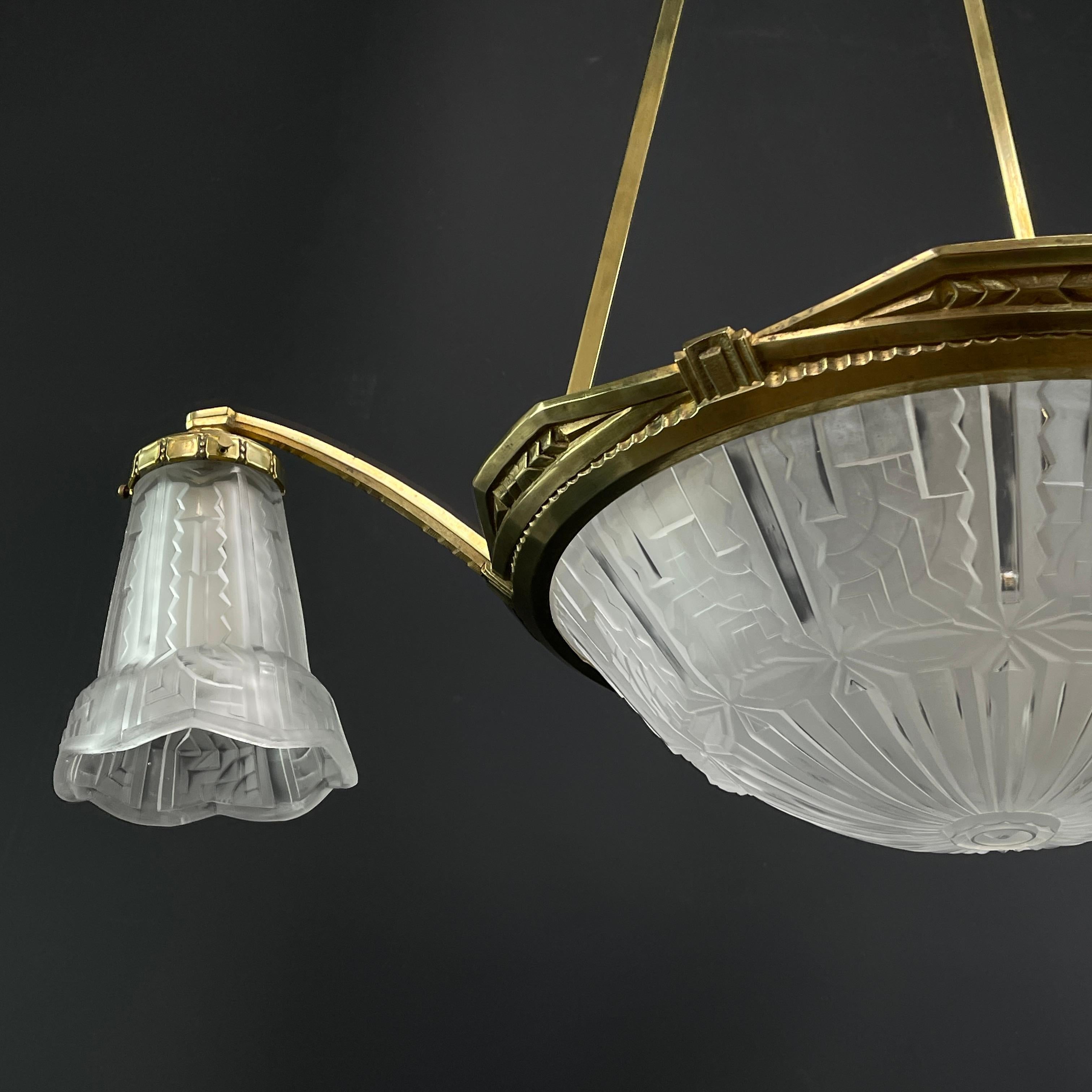XX secolo ART DECO lampadario a soffitto P. Maynadier lampada a sospensione in bronzo, anni '30 in vendita