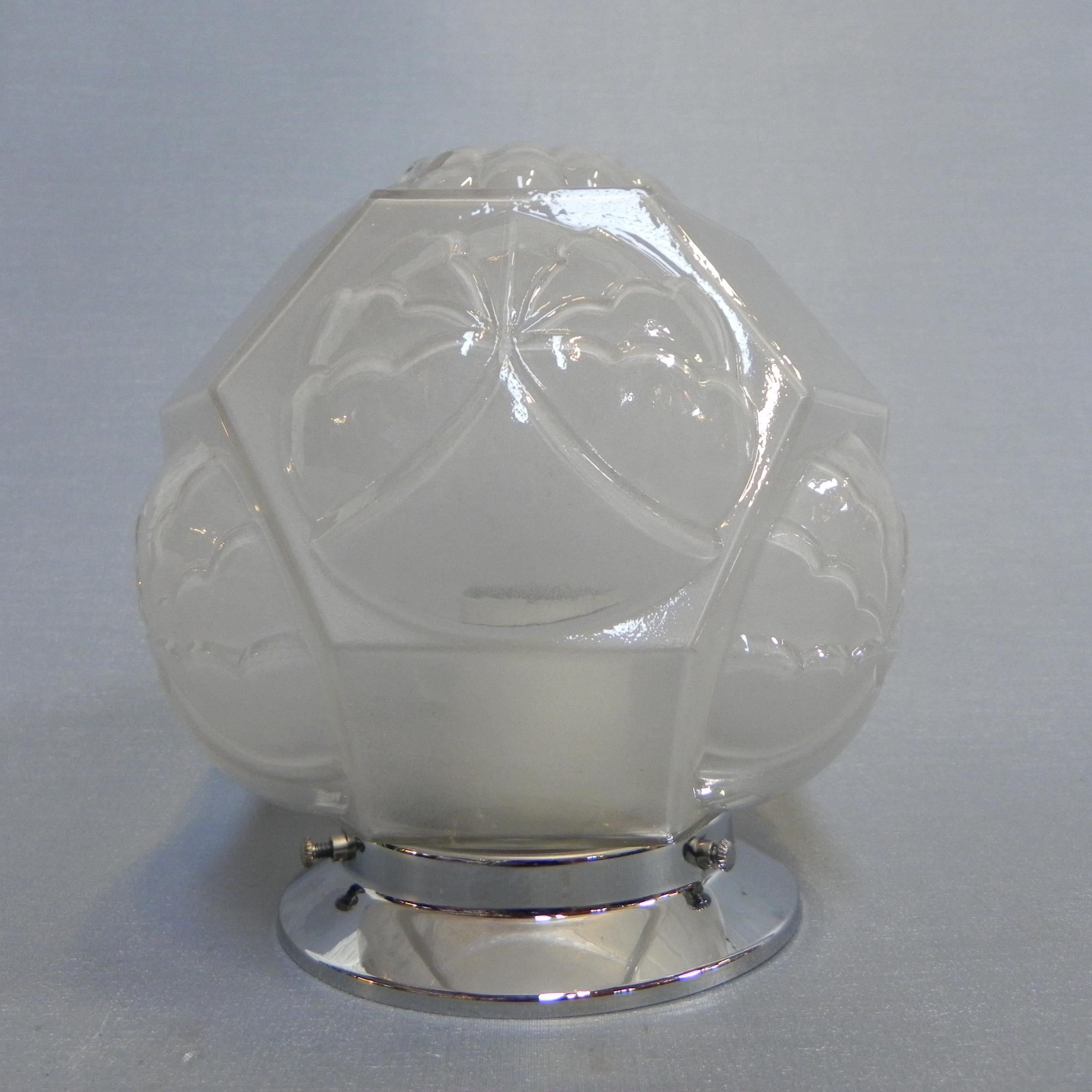 The lamp has a large bulb holder (E27).
Origin: France, 1930s.
Measures: Total height 17 cm.
Ø glass shade 16 cm.
Material: Chrome-plated brass / glass?.