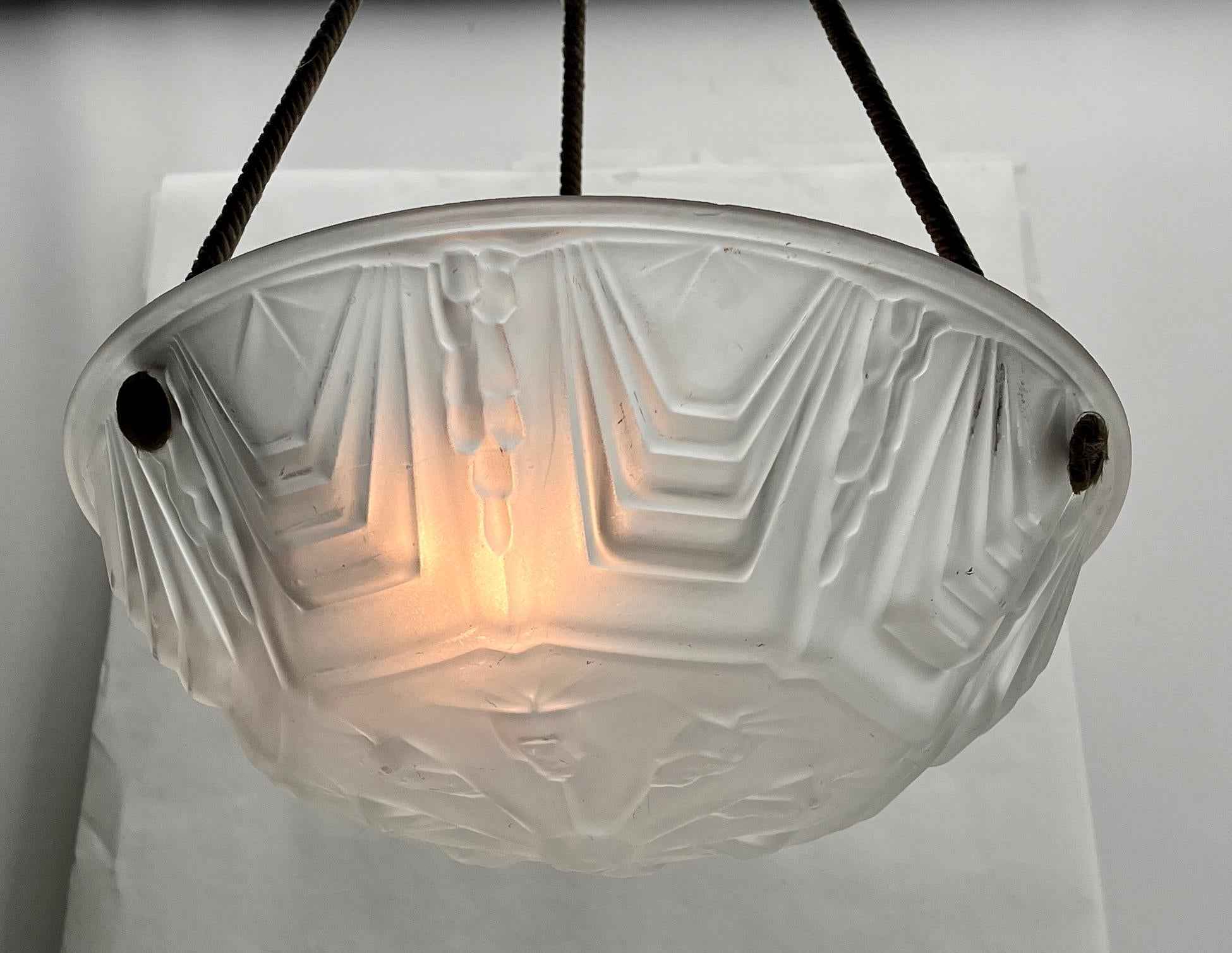 Art Deco Ceiling Lamp, French Glass Shade, 1930s In Good Condition For Sale In Verviers, BE