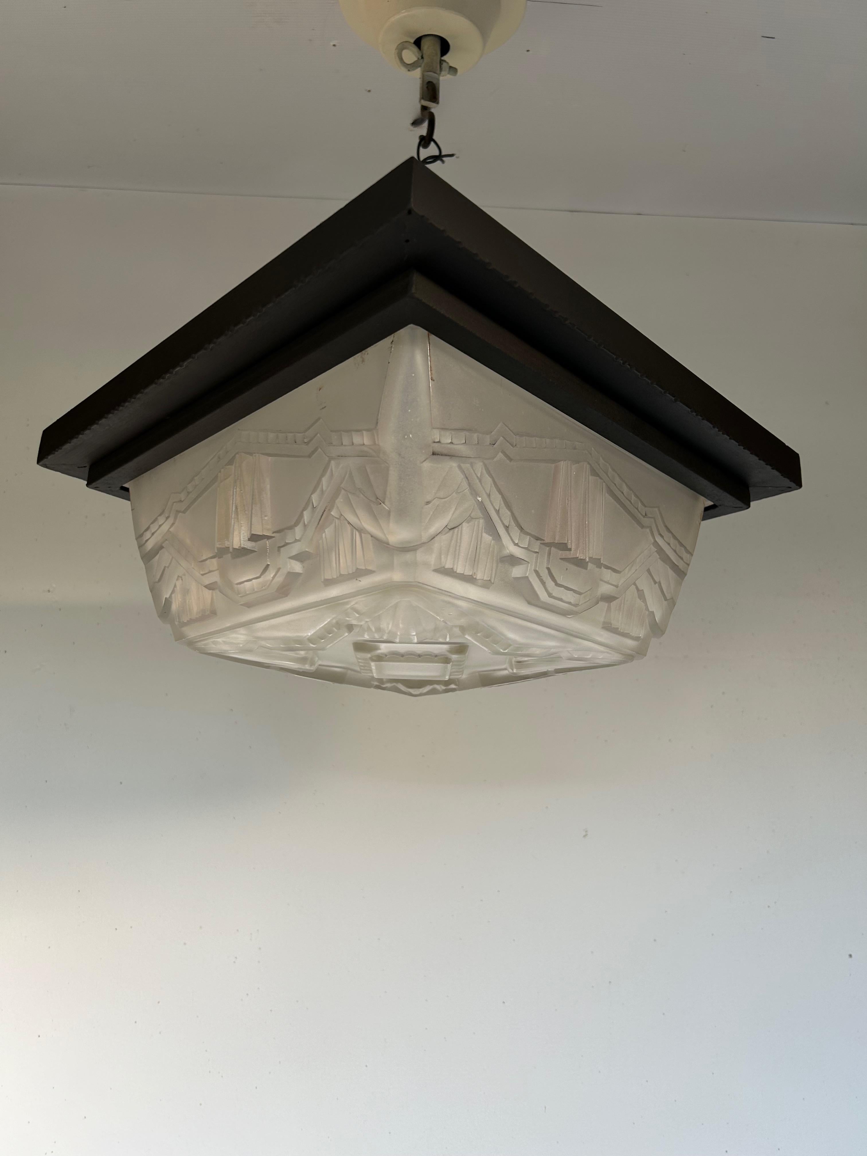 Art Deco Ceiling Lamp In Molded Glass For Sale 5