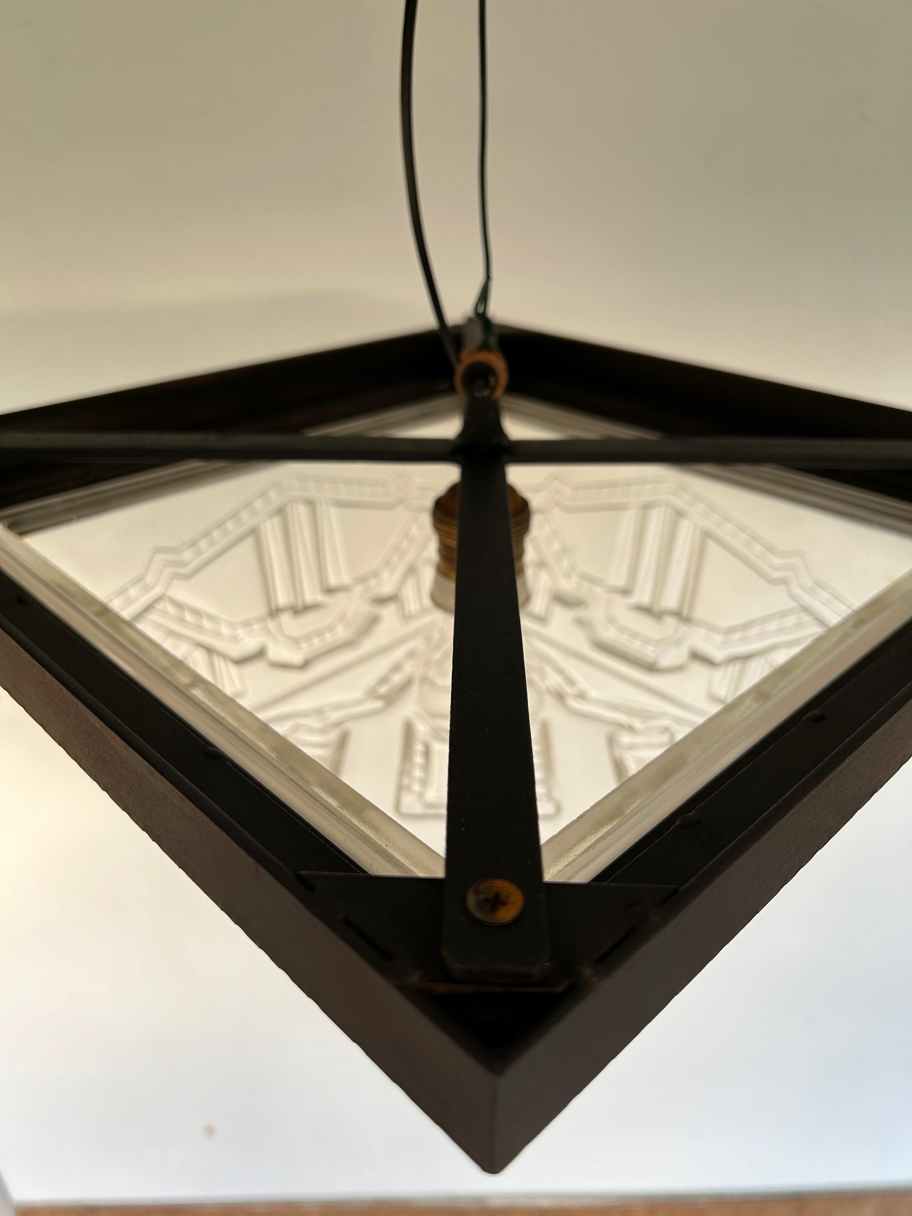 Art Deco Ceiling Lamp In Molded Glass For Sale 7