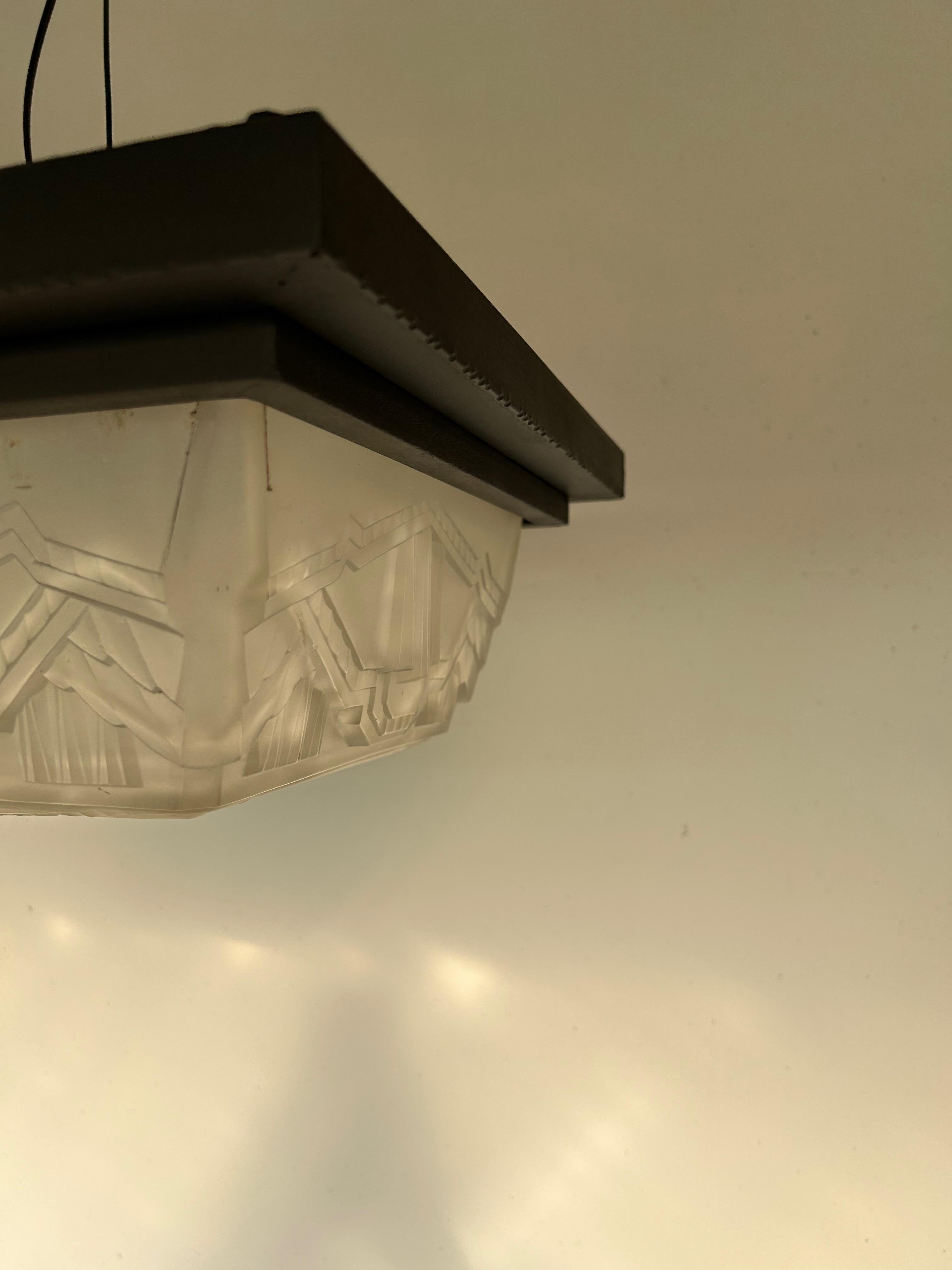 20th Century Art Deco Ceiling Lamp In Molded Glass For Sale