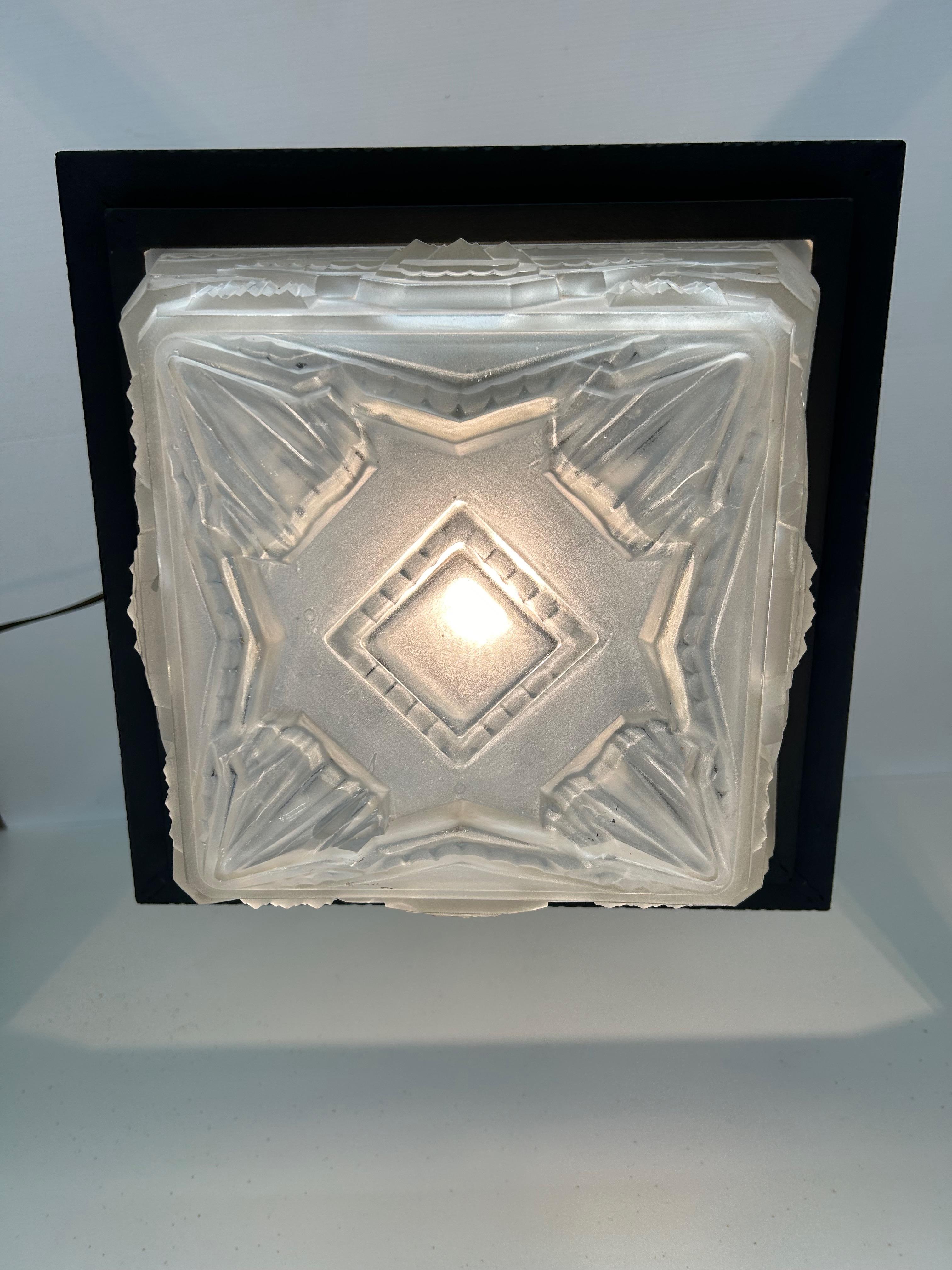 Art Deco Ceiling Lamp In Molded Glass For Sale 3