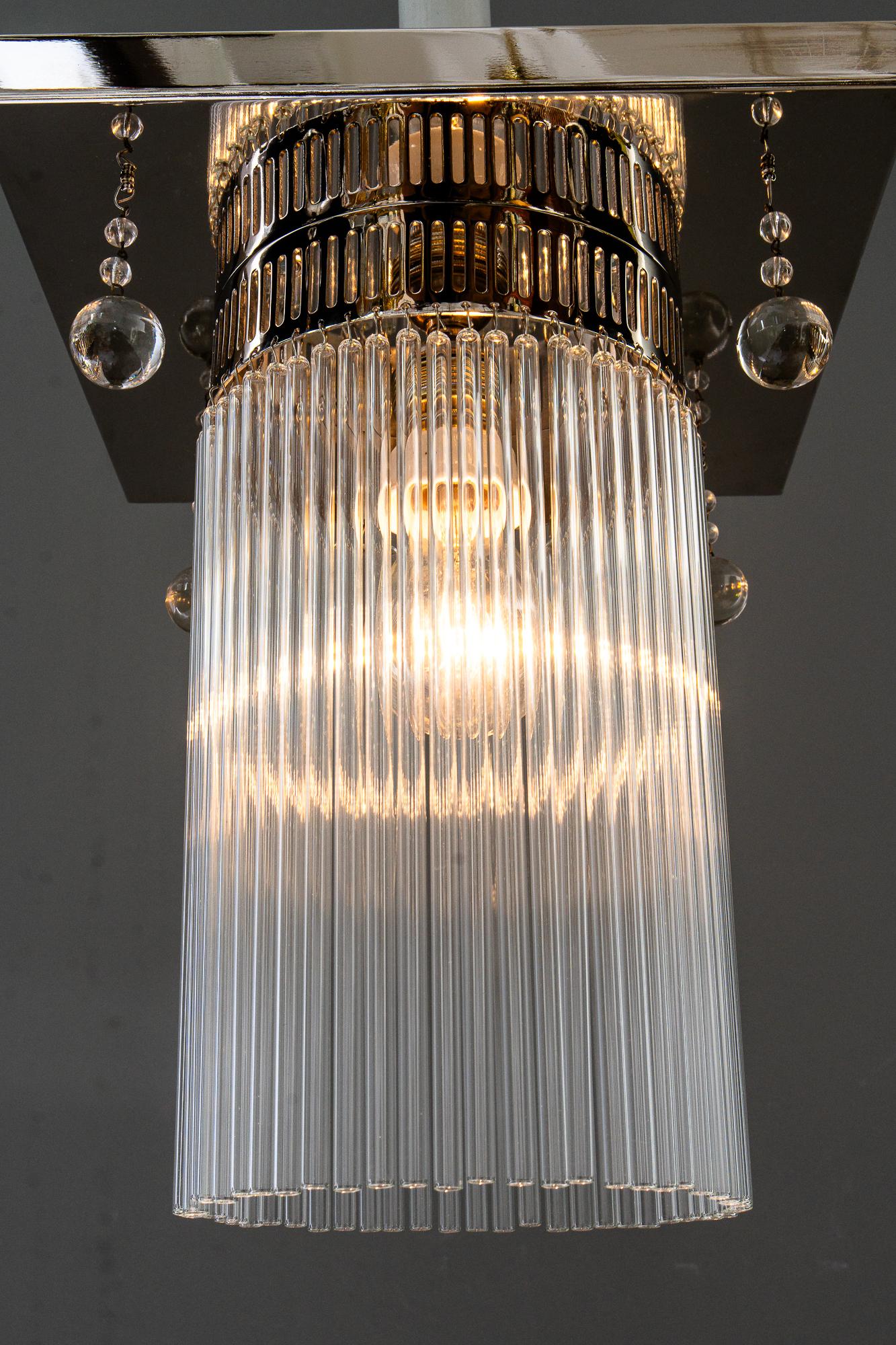 Plafonnier Art Déco nickelé avec 4 pièces en verre suspendues d'origine années 1920 en vente 2