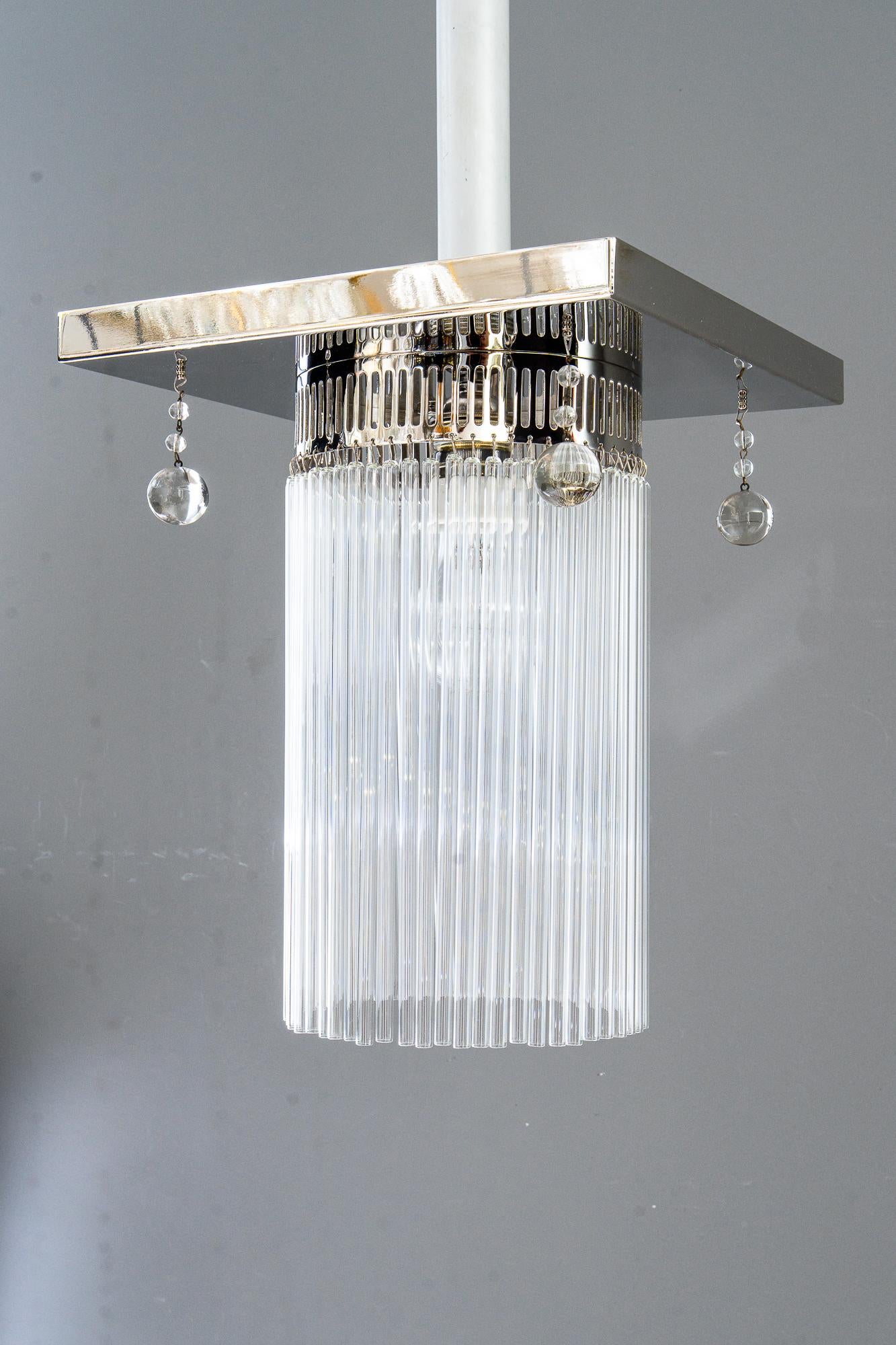 Art déco Plafonnier Art Déco nickelé avec 4 pièces en verre suspendues d'origine années 1920 en vente