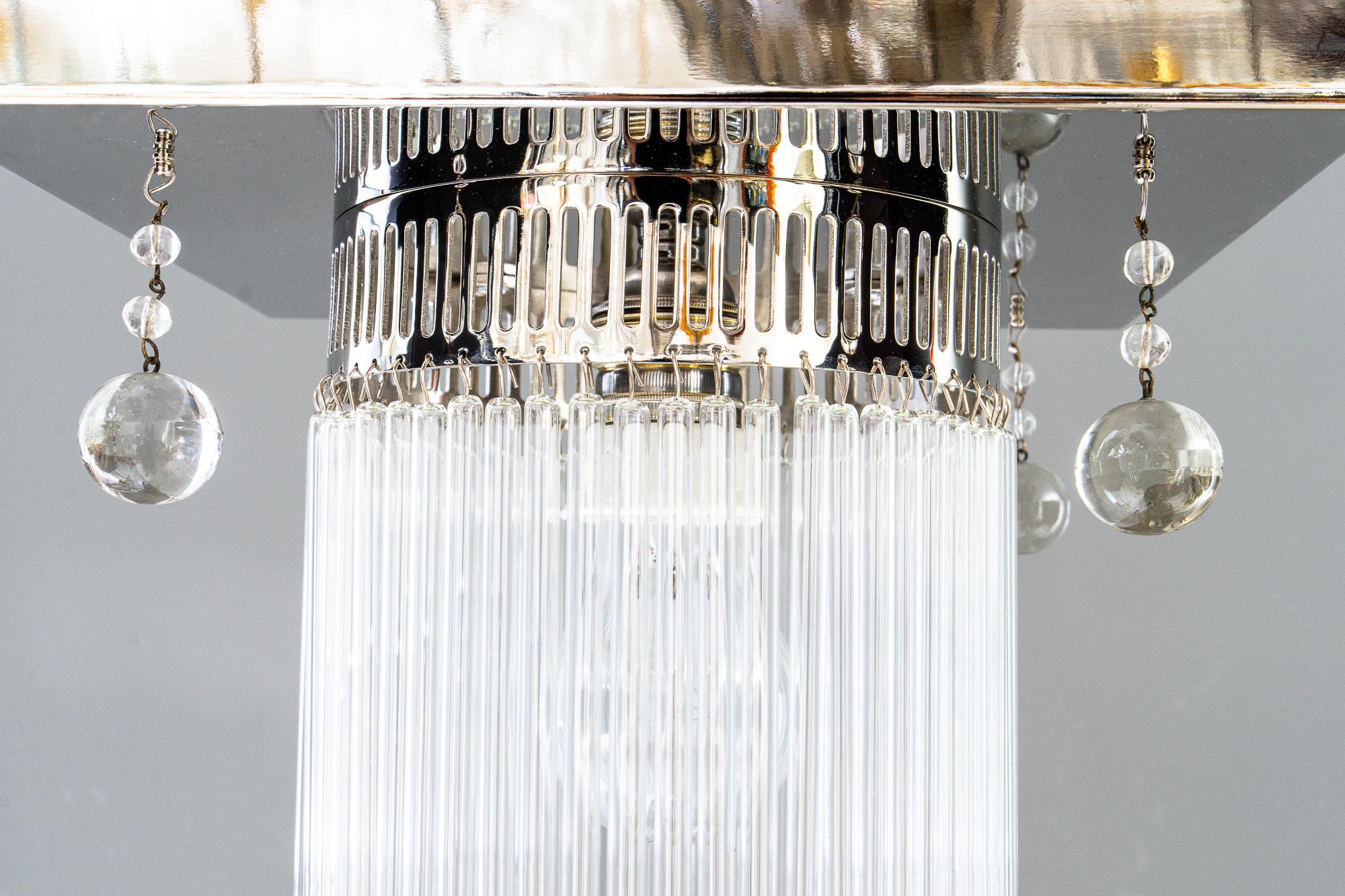 Début du 20ème siècle Plafonnier Art Déco nickelé avec 4 pièces en verre suspendues d'origine années 1920 en vente