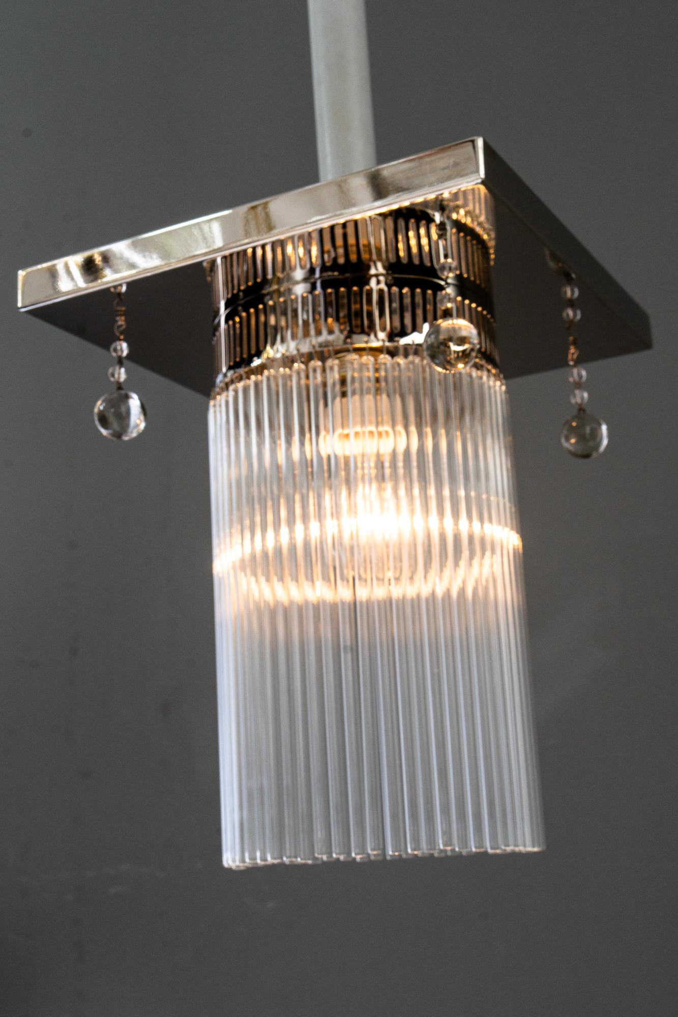 Plafonnier Art Déco nickelé avec 4 pièces en verre suspendues d'origine années 1920 en vente 1