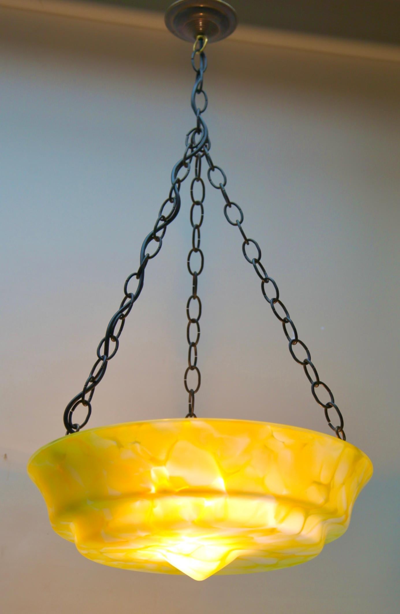 Art Deco Ceiling lamp

Photography fails to capture the simple elegant illumination provided by this lamp.

As service: We can adjust the lamp height for you in advance if needed. 

Pendant Ceiling light with Chain to hold a stylish Belgian Art Deco