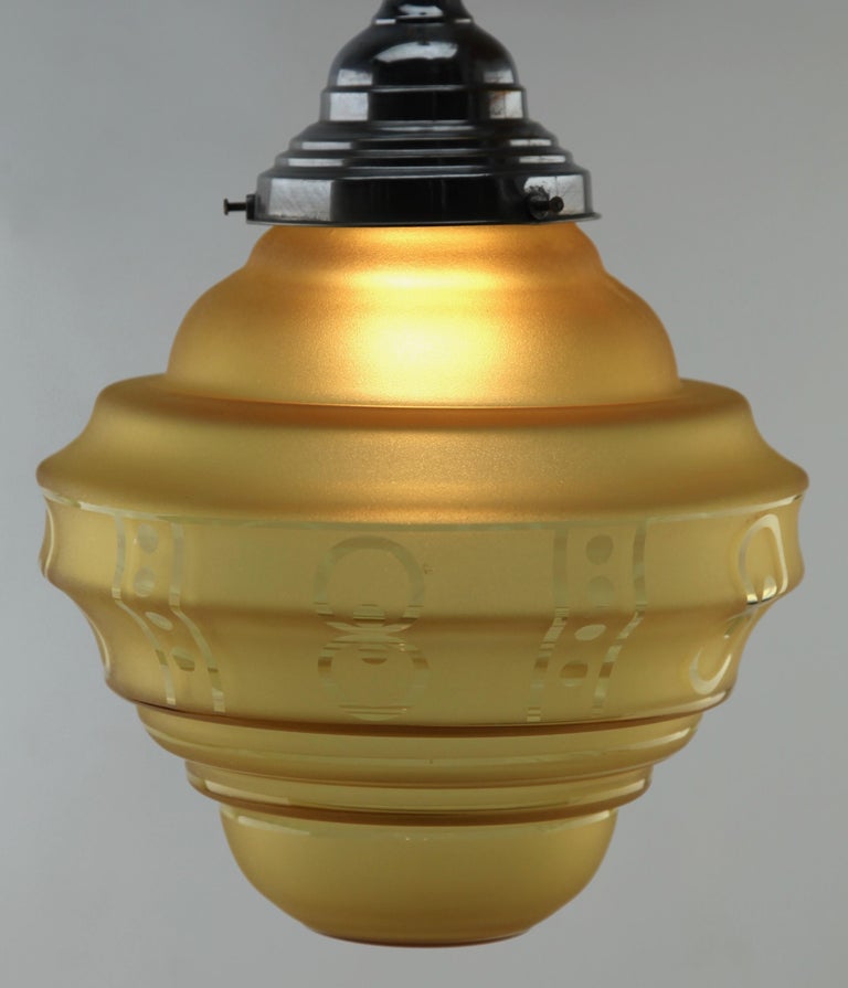 Art Deco Ceiling Lamp, Scailmont Belgium Glass Shade, 1930s In Good Condition For Sale In Verviers, BE