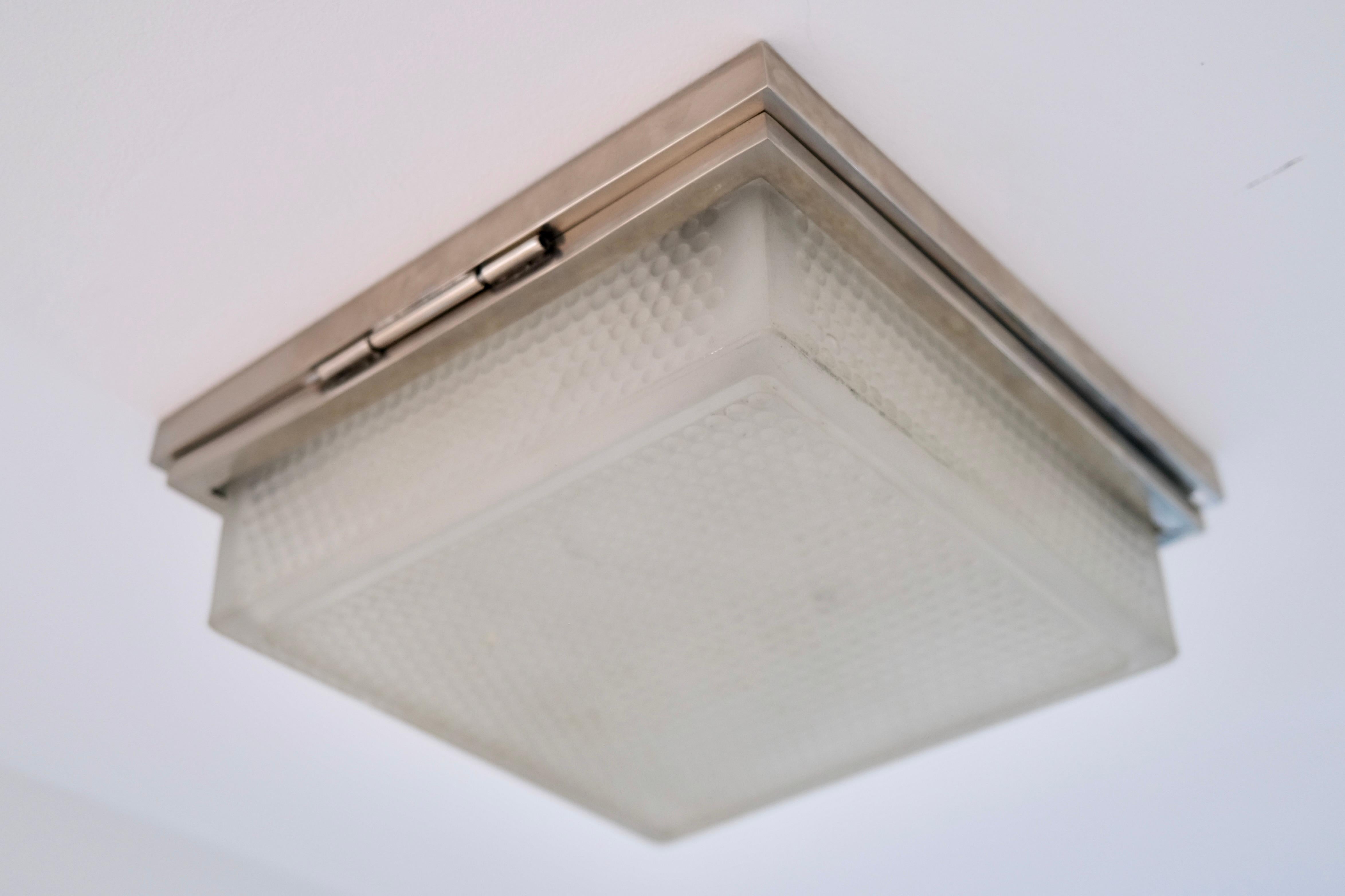 Francese Lampada da soffitto Art Déco con vetro smerigliato di forma quadrata, Francia, anni '30 in vendita