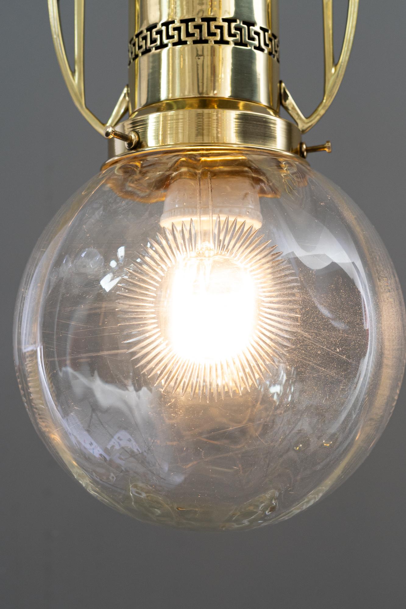 Lámpara de techo art decó con pantalla de cristal tallado viena alrededor de 1920 ( Cristal transparente ) en venta 2