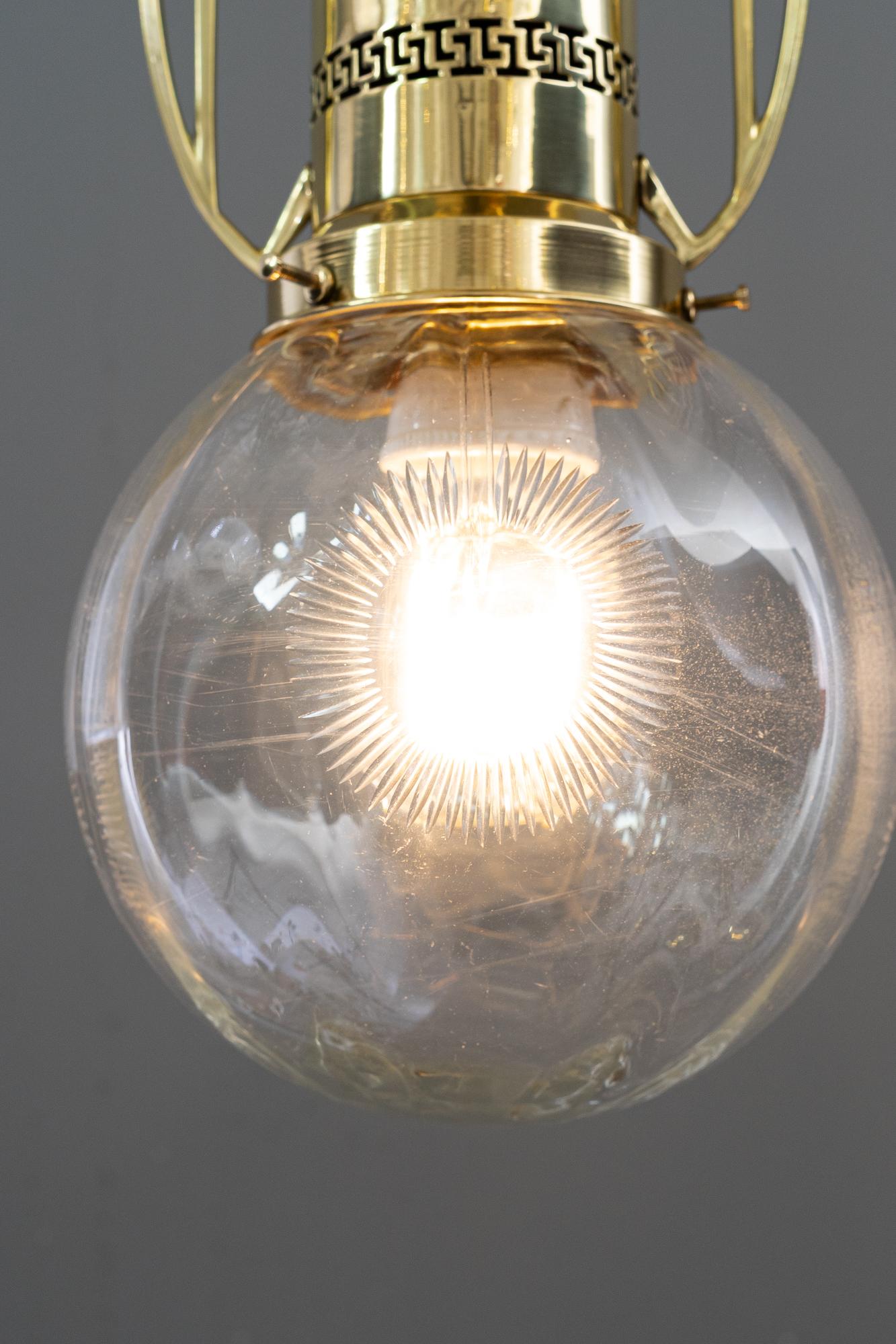 Lámpara de techo art decó con pantalla de cristal tallado viena alrededor de 1920 ( Cristal transparente ) en venta 3